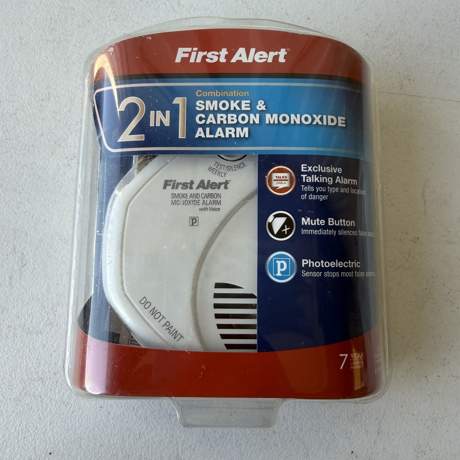 First Alert Battery Operated 2 In 1 Smoke and Carbon Monoxide Alarm