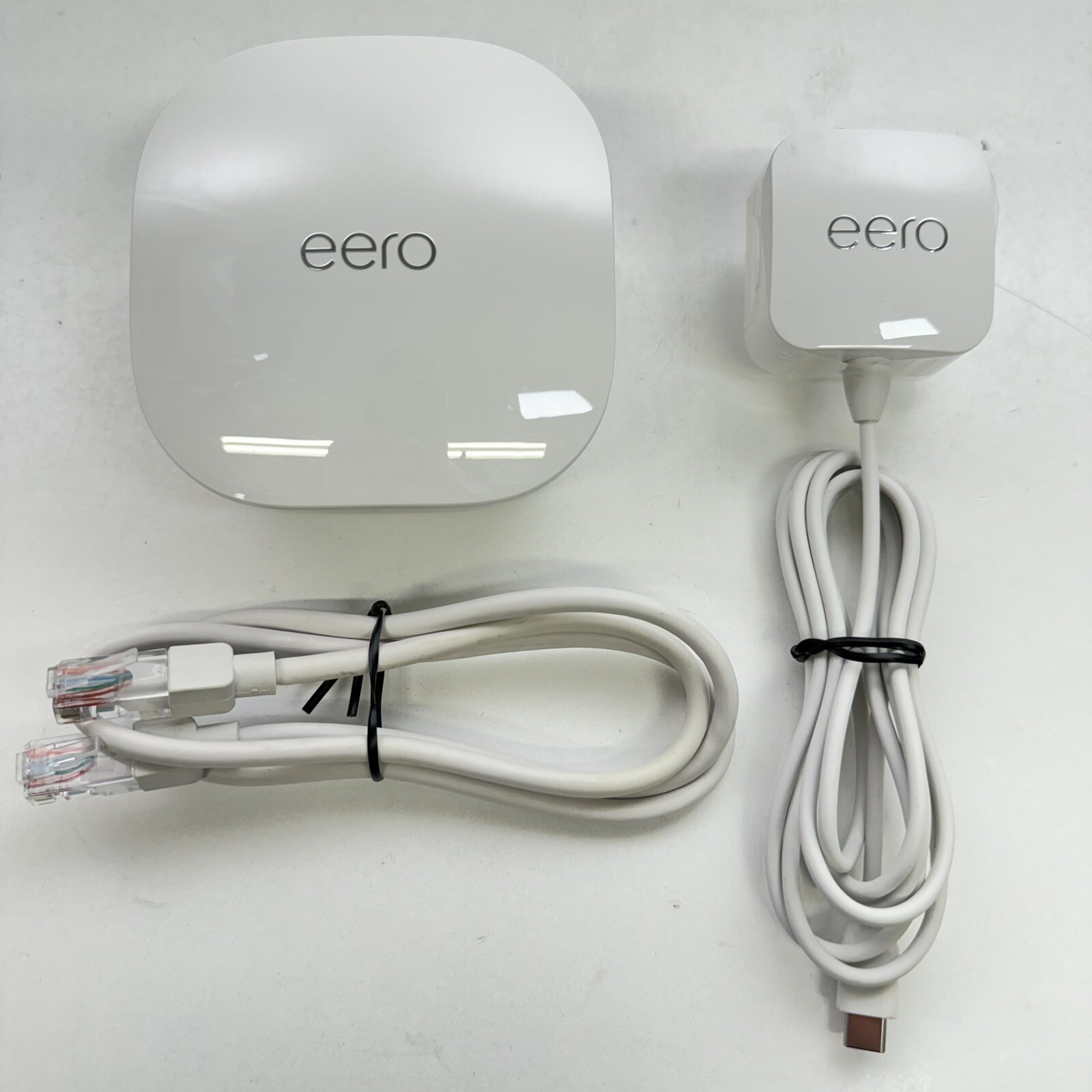 Eero J010001 Wireless Two-Ethernet Ports AC Dual-Band Mesh Wi-Fi EUC