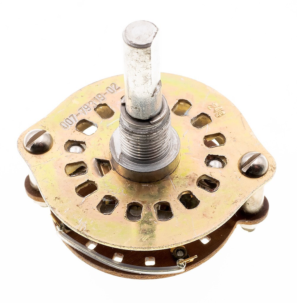 Oak 249 007-79319-02, 1 Wafer, 1 Pol, 4 Pos, Rotary Switch 1/4" Shaft