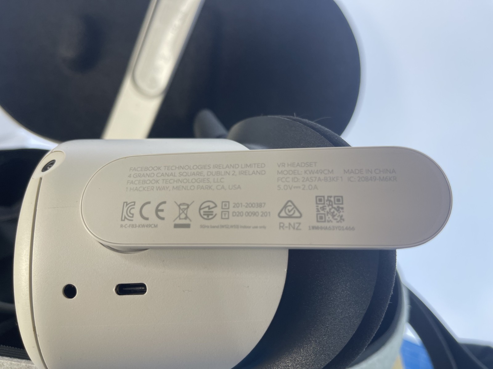Meta Oculus Quest 2 KW49CM Standalone VR Headset No Controllers Extra Battery