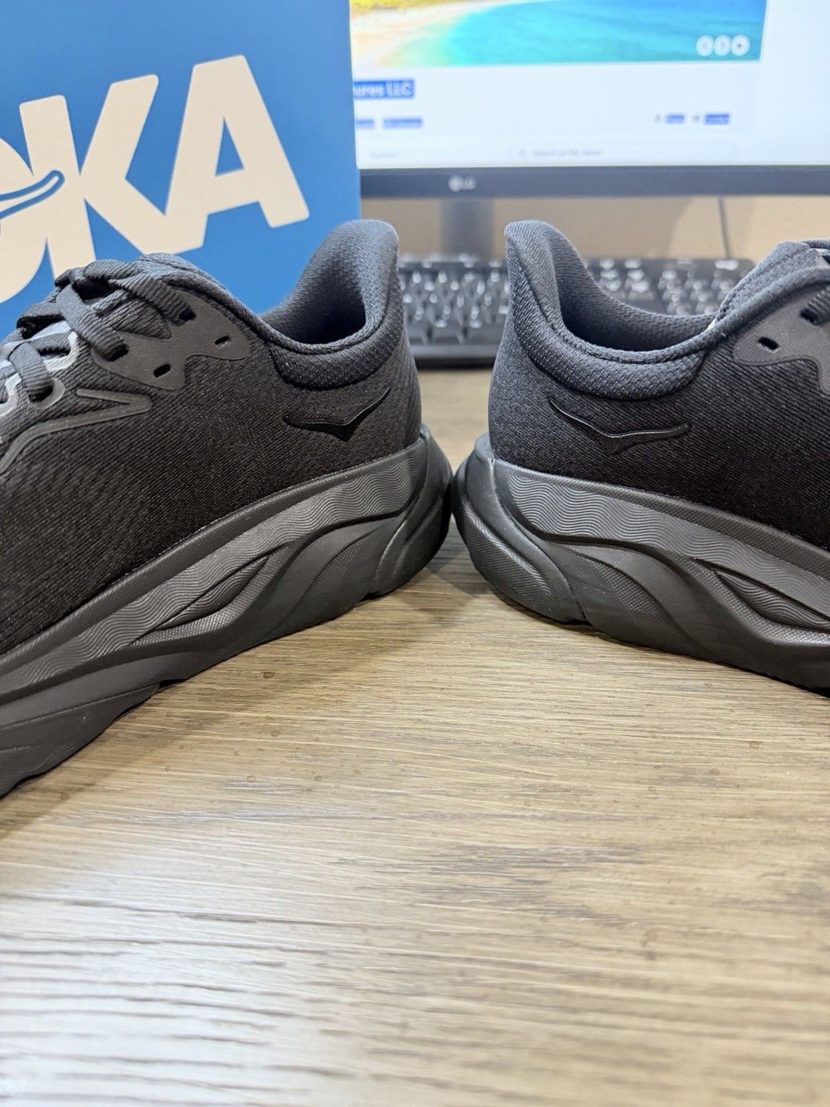 Hoka one one Arahi 8 black wide Womens Size 8.5D New With Box 🔥