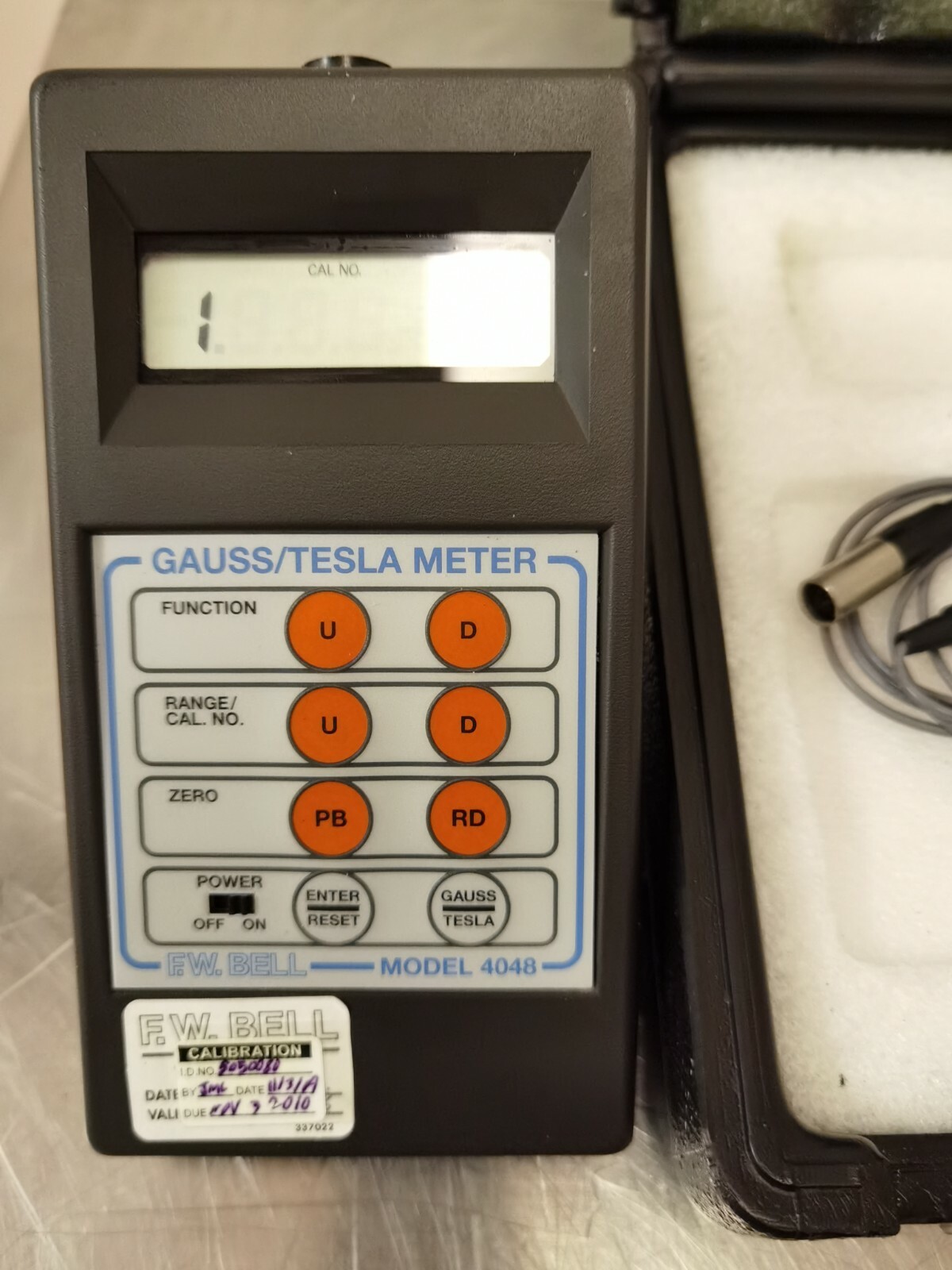 Hand Held Gauss/Tesla Meter. Model 4048 (EW Bell)