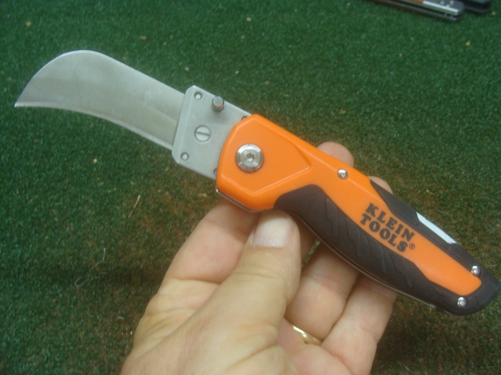 Klein Tools 44218 Folding Cable Skinning Utility Hawkbill Knife - GOOD SHAPE