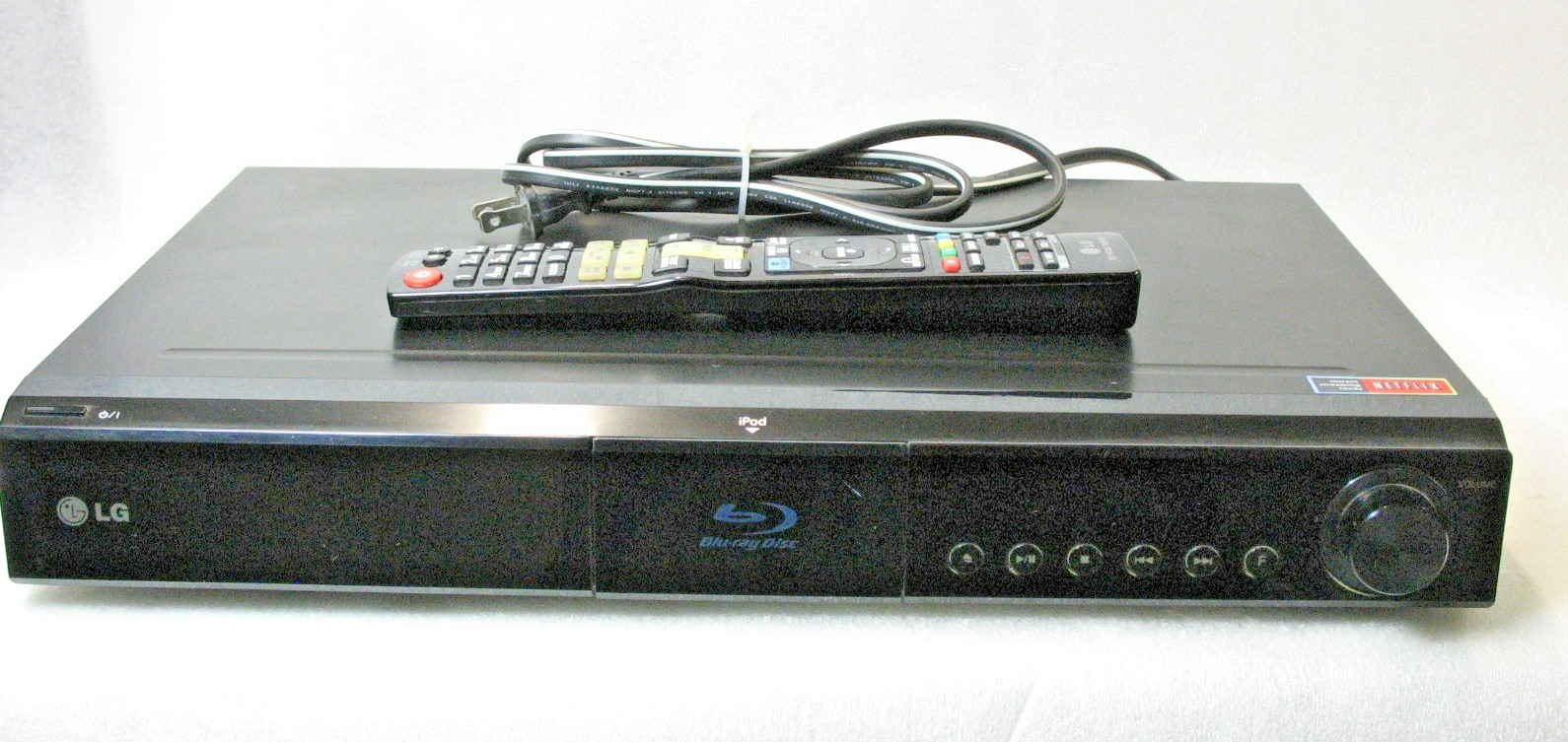 LG LHB335 Network Blu-ray Disc/DVD Player & IPOD Dock w/Remote  Parts Or Repair