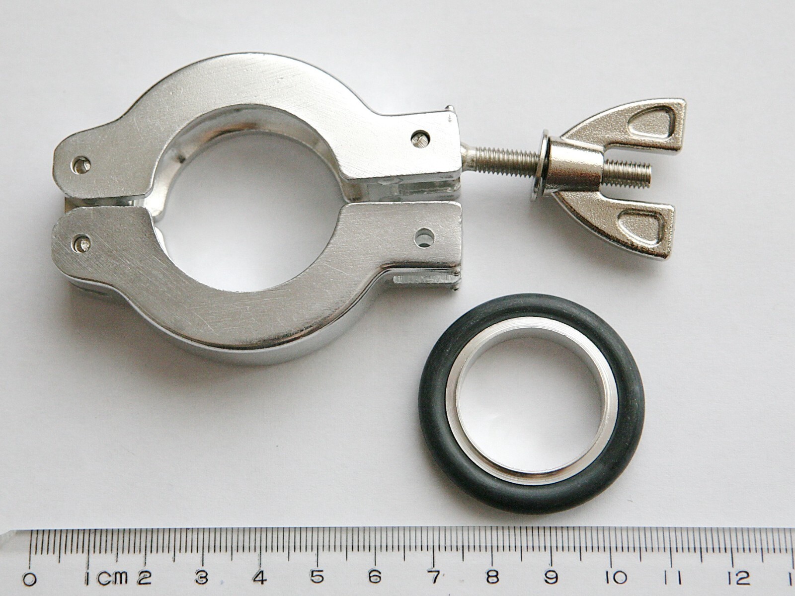 Lot Of 4 NW/KF-25 Clamps With Centering O-Rings, Aluminum, Vacuum