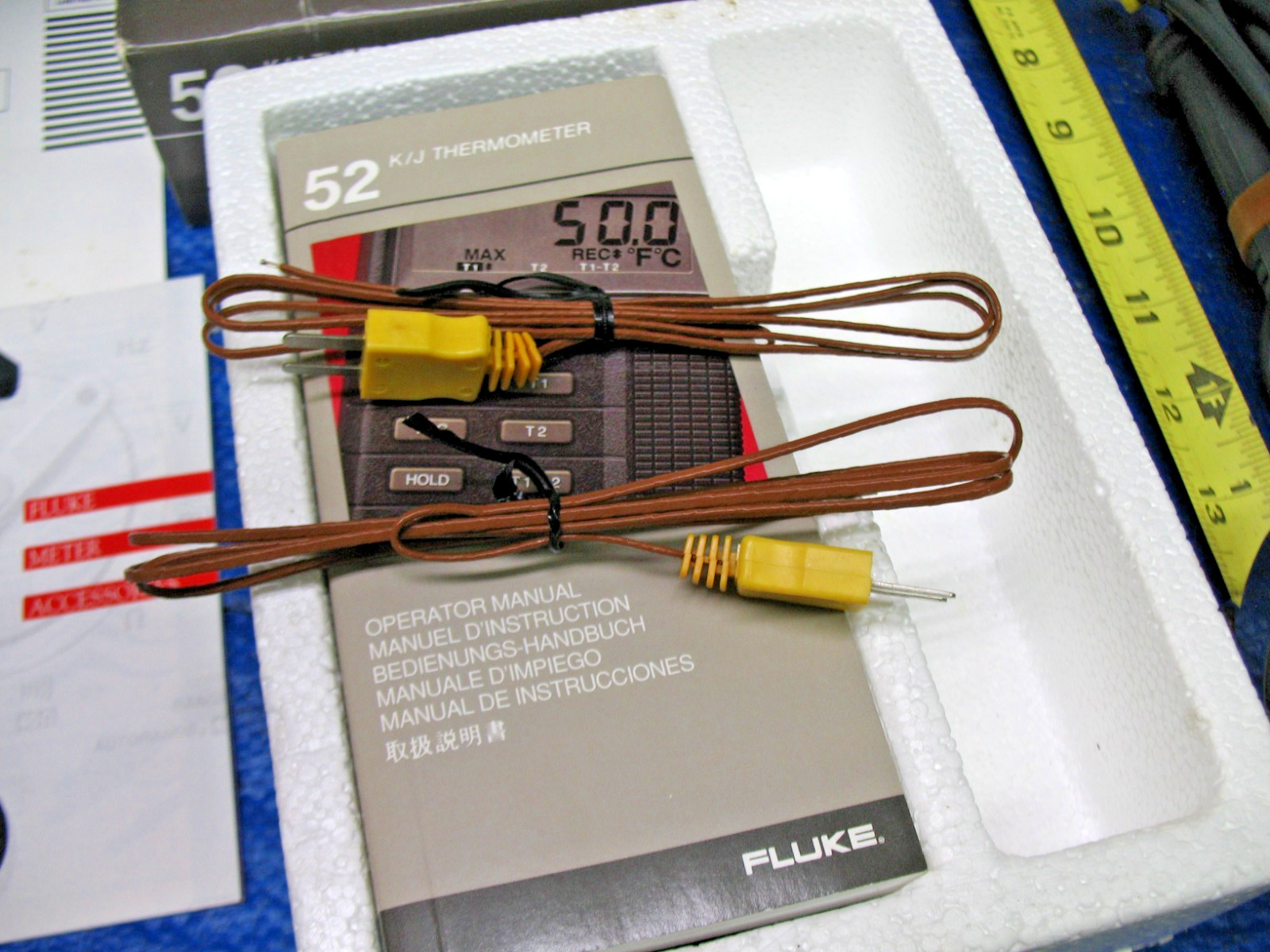 FLUKE THERMOMETER MODEL# 52 K/J DUAL-INPUT DIGITAL THERMOMETER w/probes