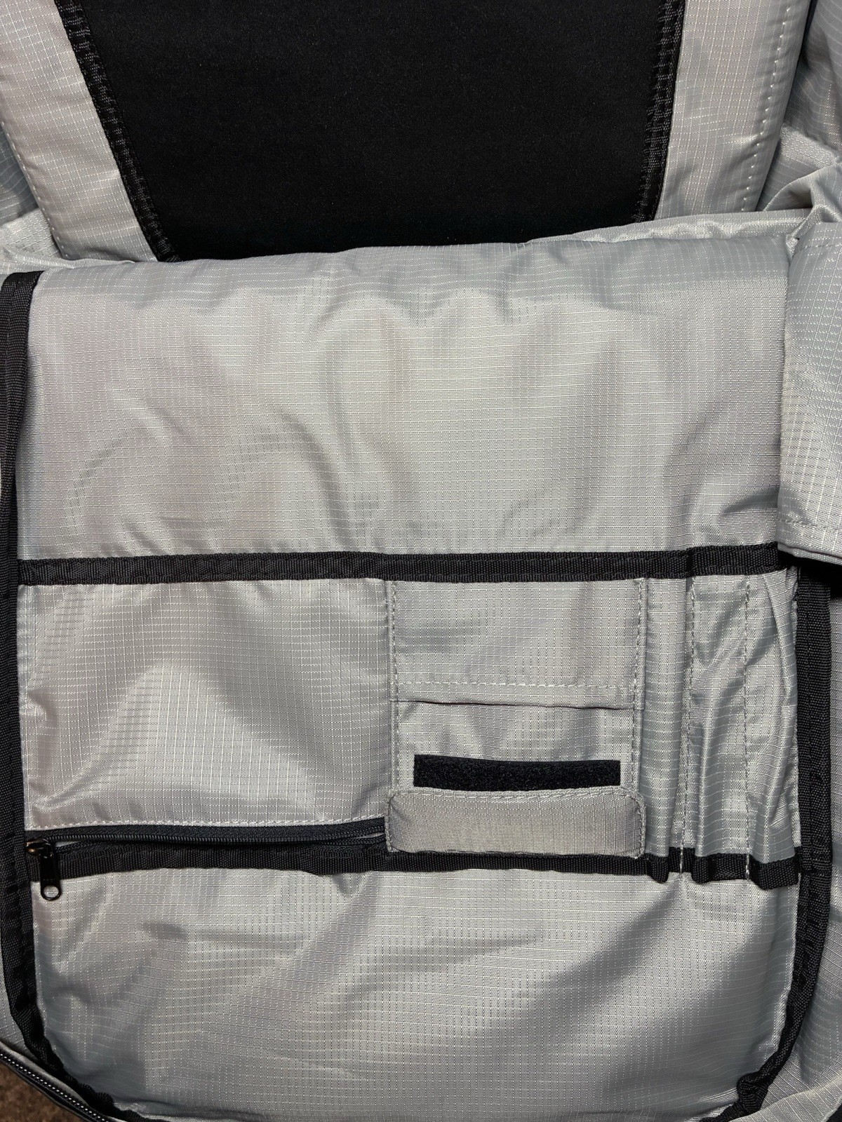 Backpack NWOT Kohla Restless 25L Black Multimedia Retractable Straps Side Handle