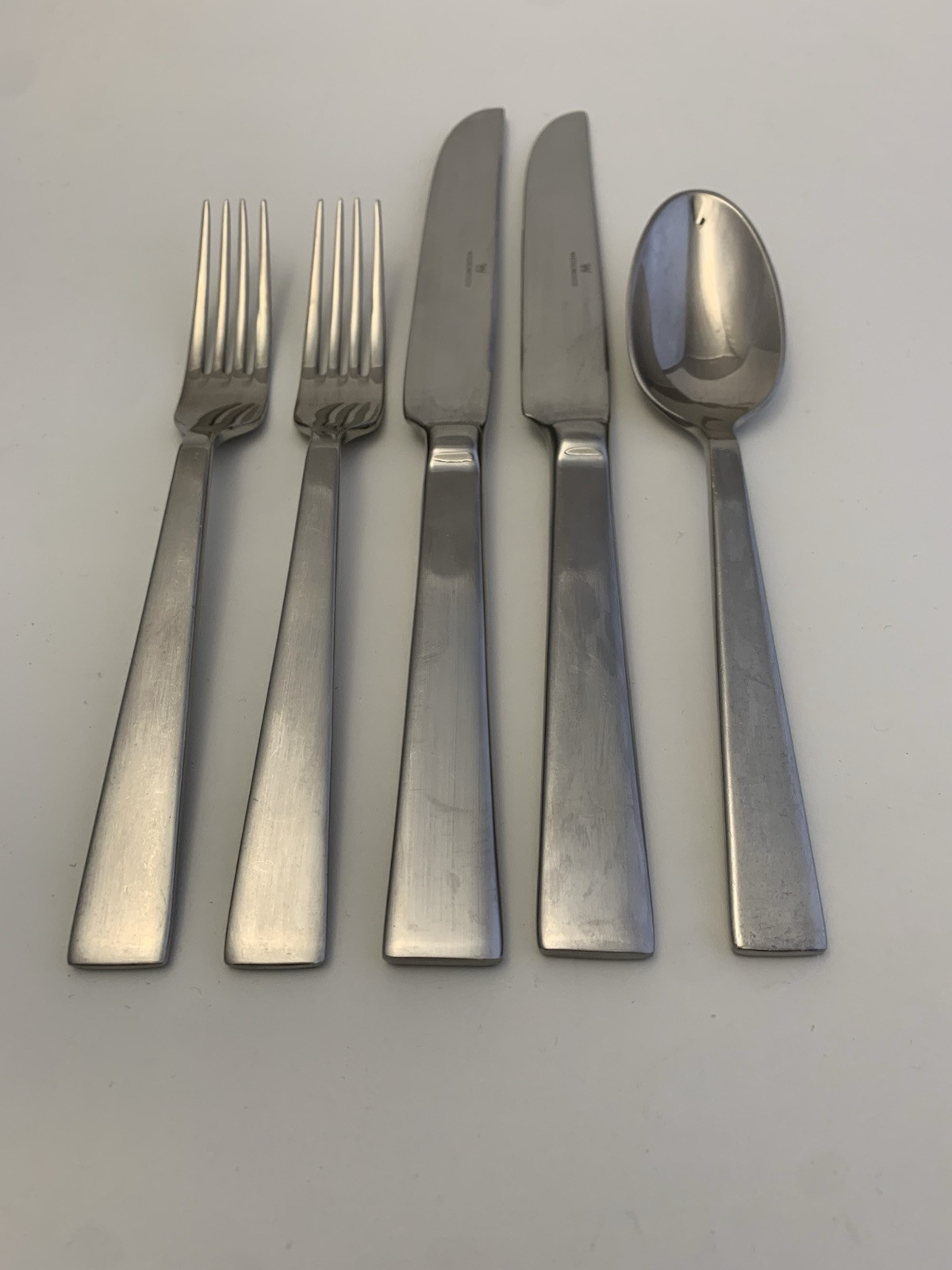 Wedgwood *VERA BANDE Stainless Steel Flatware 18/10 Fork, Spoon + Knives 5 pcs.
