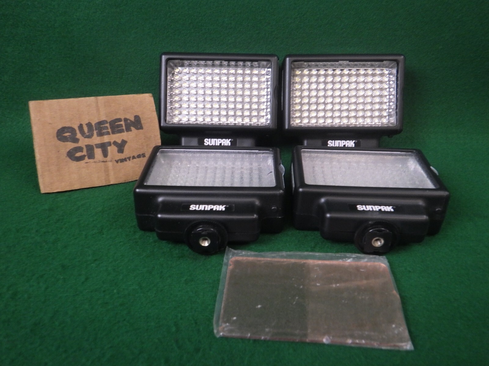 Lot of 4 Sunpak 96 LED dimmable lights with shoe mount for Cameras, Photograpy