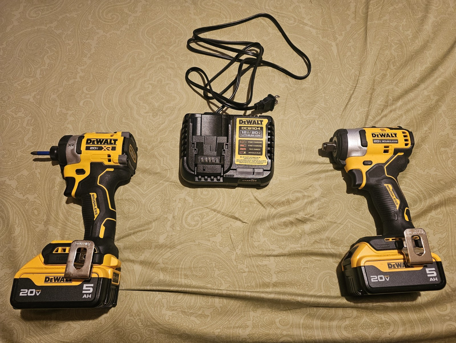 DEWALT 20V MAX XR Brushless 2-Tool Combo Kit w/ 2 5ah Li-Ion Batteries & Charger