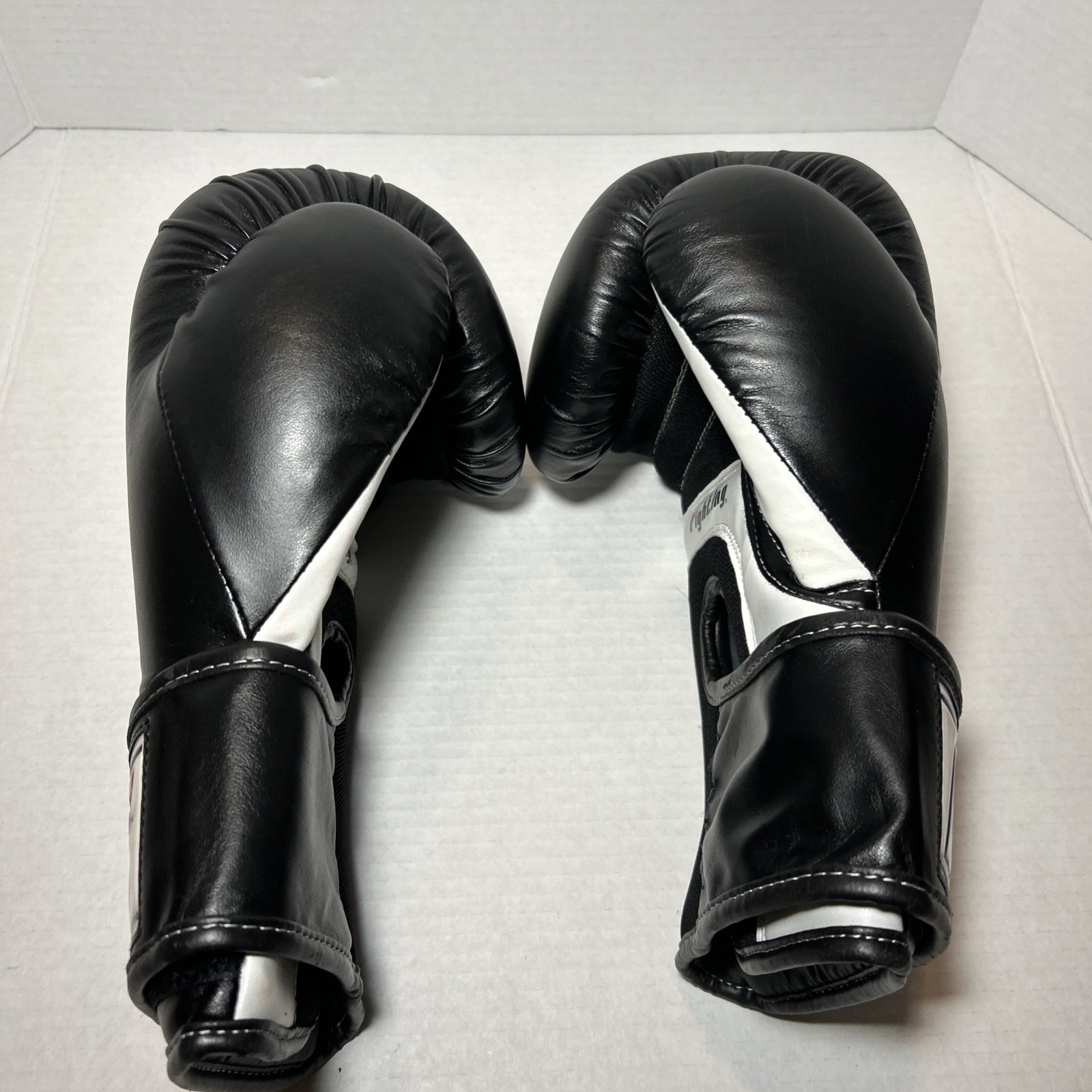 Fighting Boxing Gloves