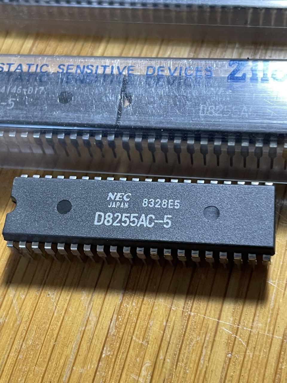 NEC D8255AC-5 Programmable peripherial Interface controller,  40 pins PDIP