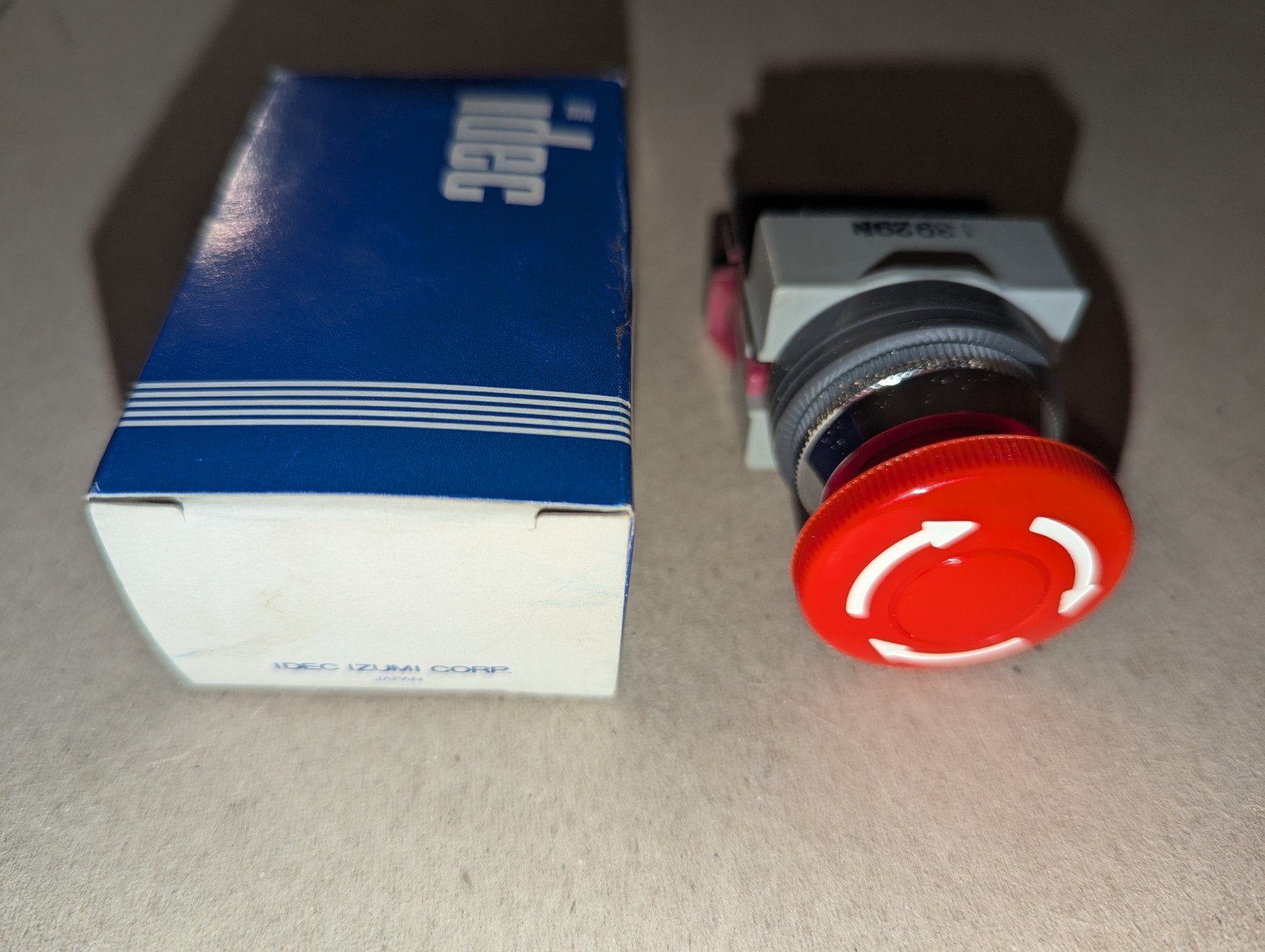 NEW GENUINE IDEC AVS301NR CONTROL UNIT