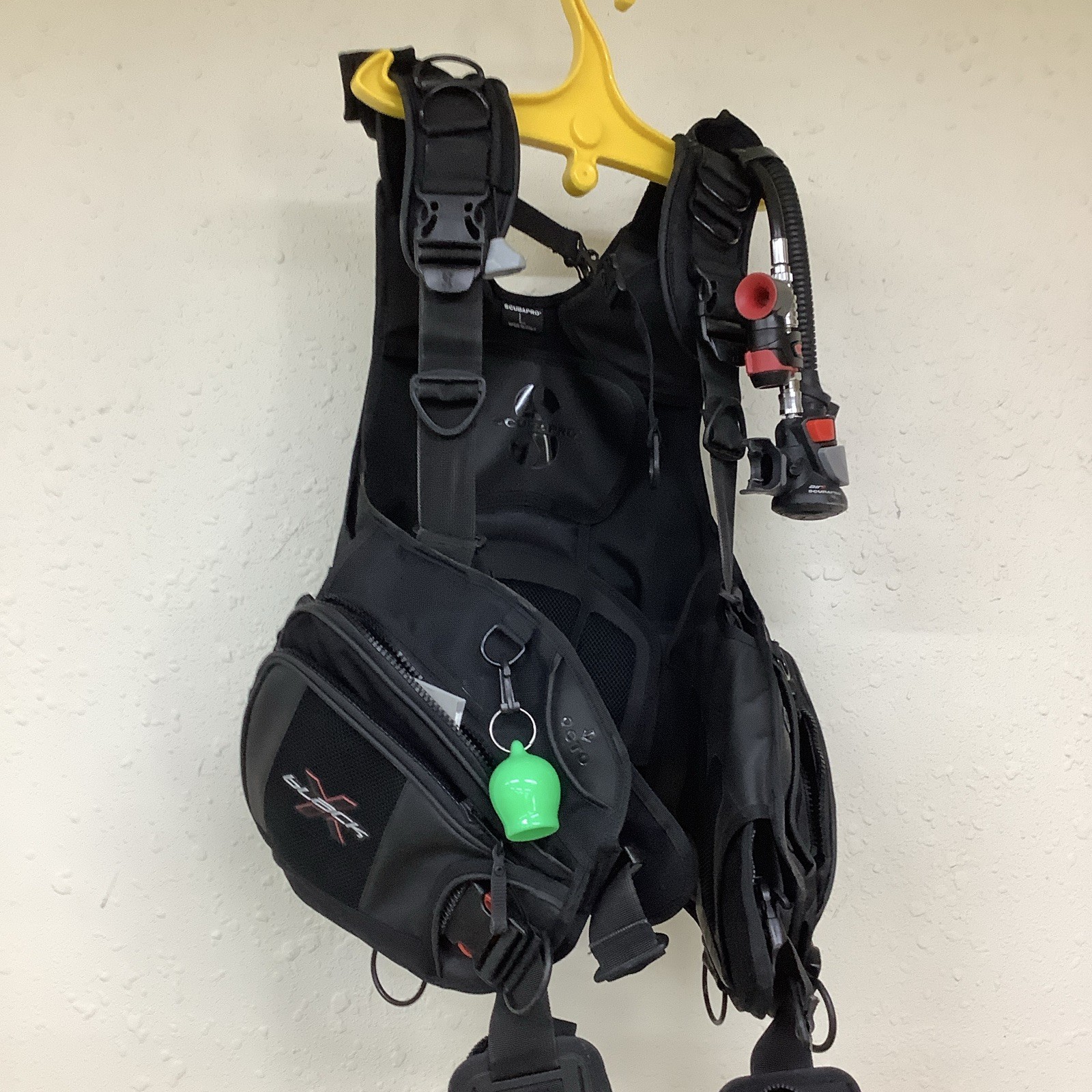 Scubapro Xblack Buoyancy Compensator BCD Vest with Inflator Hose.  Only 10 dives