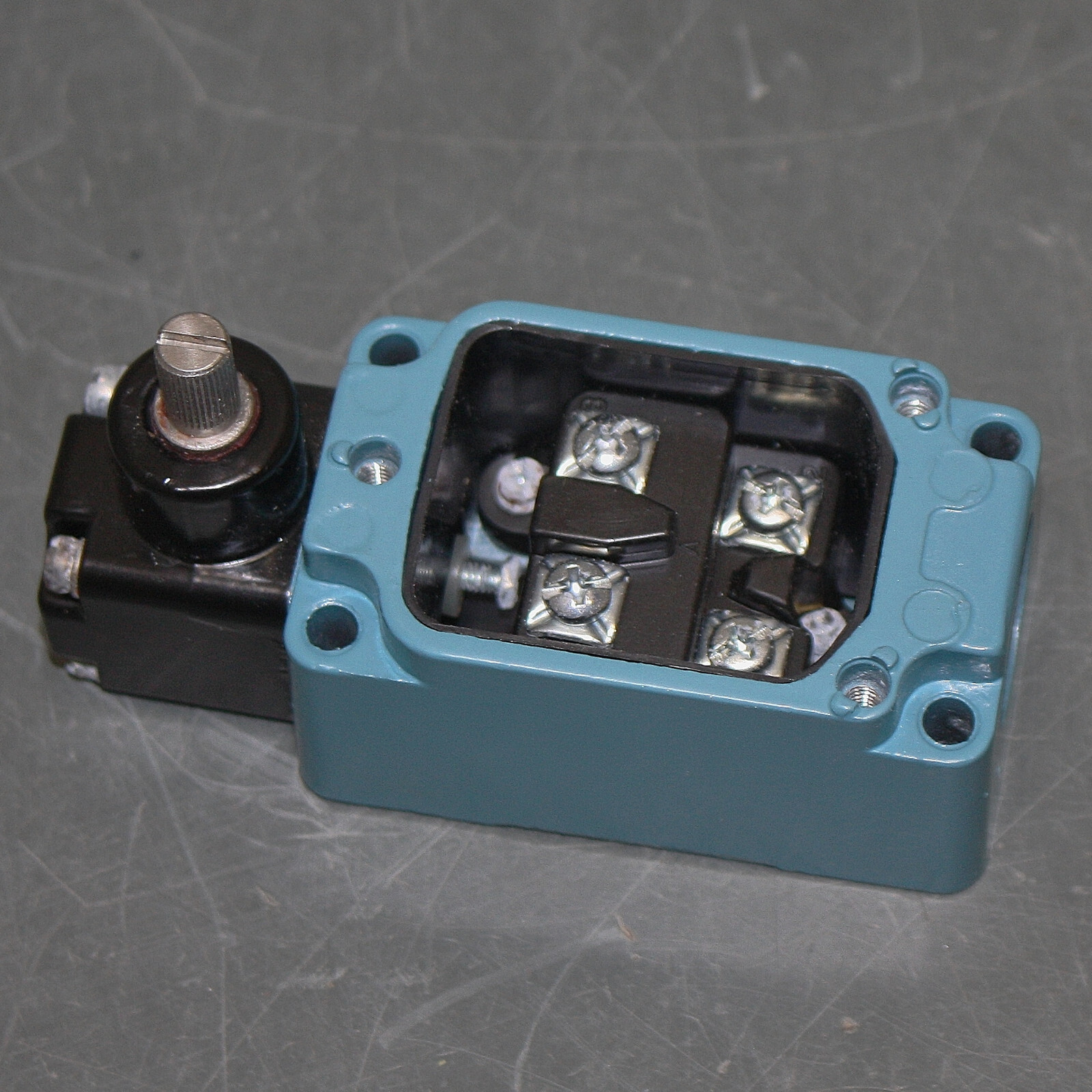 PARTIAL - Honeywell Micro Switch Rotary Limit Switch ILS3, 10A @ 480V AC