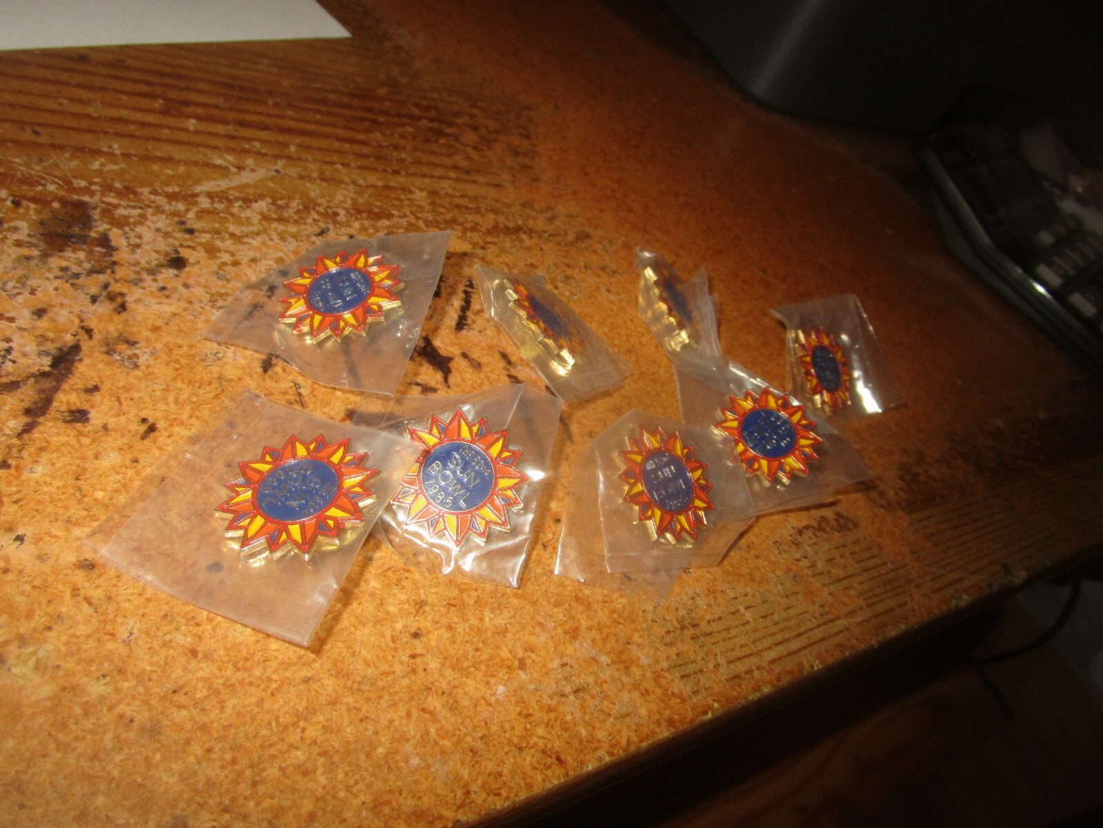 52ND SUN BOWL 1985 Mint Football Pin Lot (8) Georgia Bulldogs Arizona Wildcats