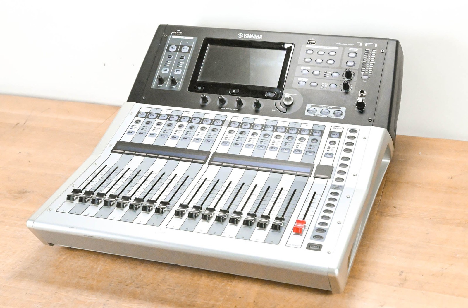 Yamaha TF1 16-Channel Digital Mixing Console CG014BG