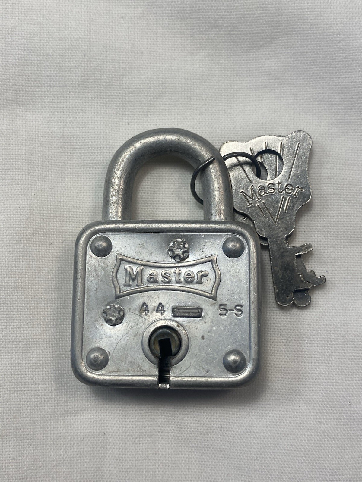 Vintage Master Lock No. 44 with Original Keys NOS ~Classic (zzb8)