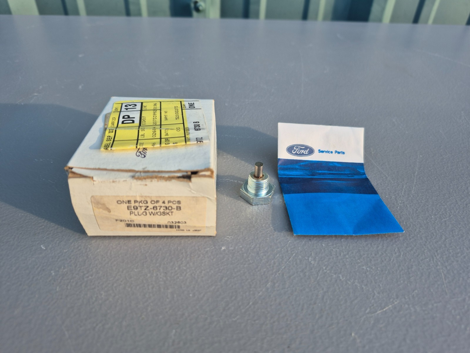 NEW OEM GENUINE FORD E9TZ-6730-B PLUG NEW GENUINE FORD W/ GASKET