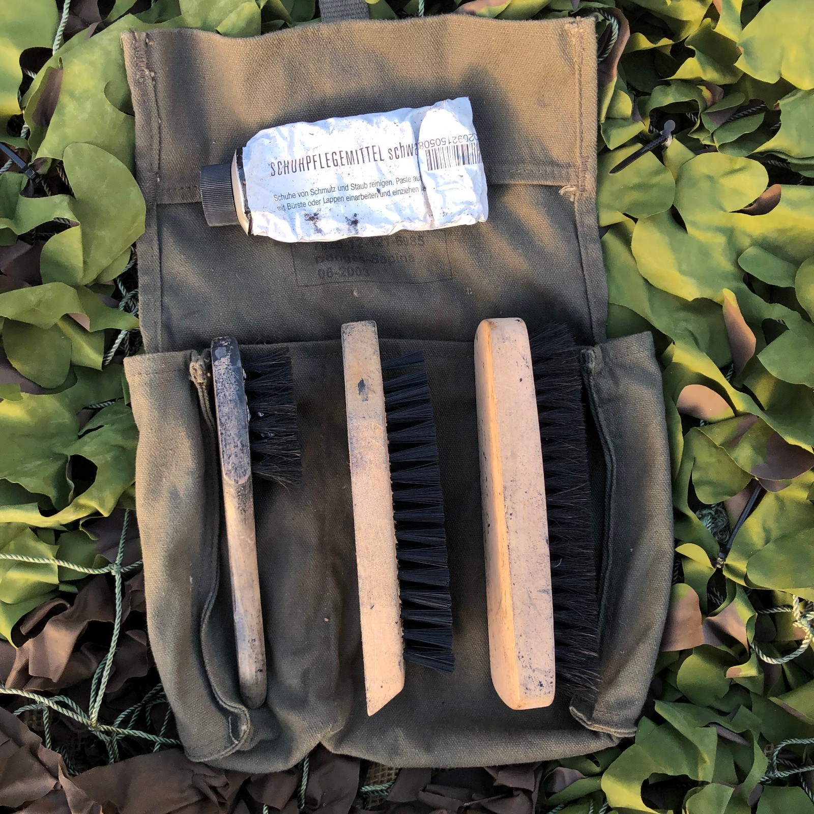 German Army Bunderwehr Three Brush Boot Cleaning Kit / Putzzeug - Issued