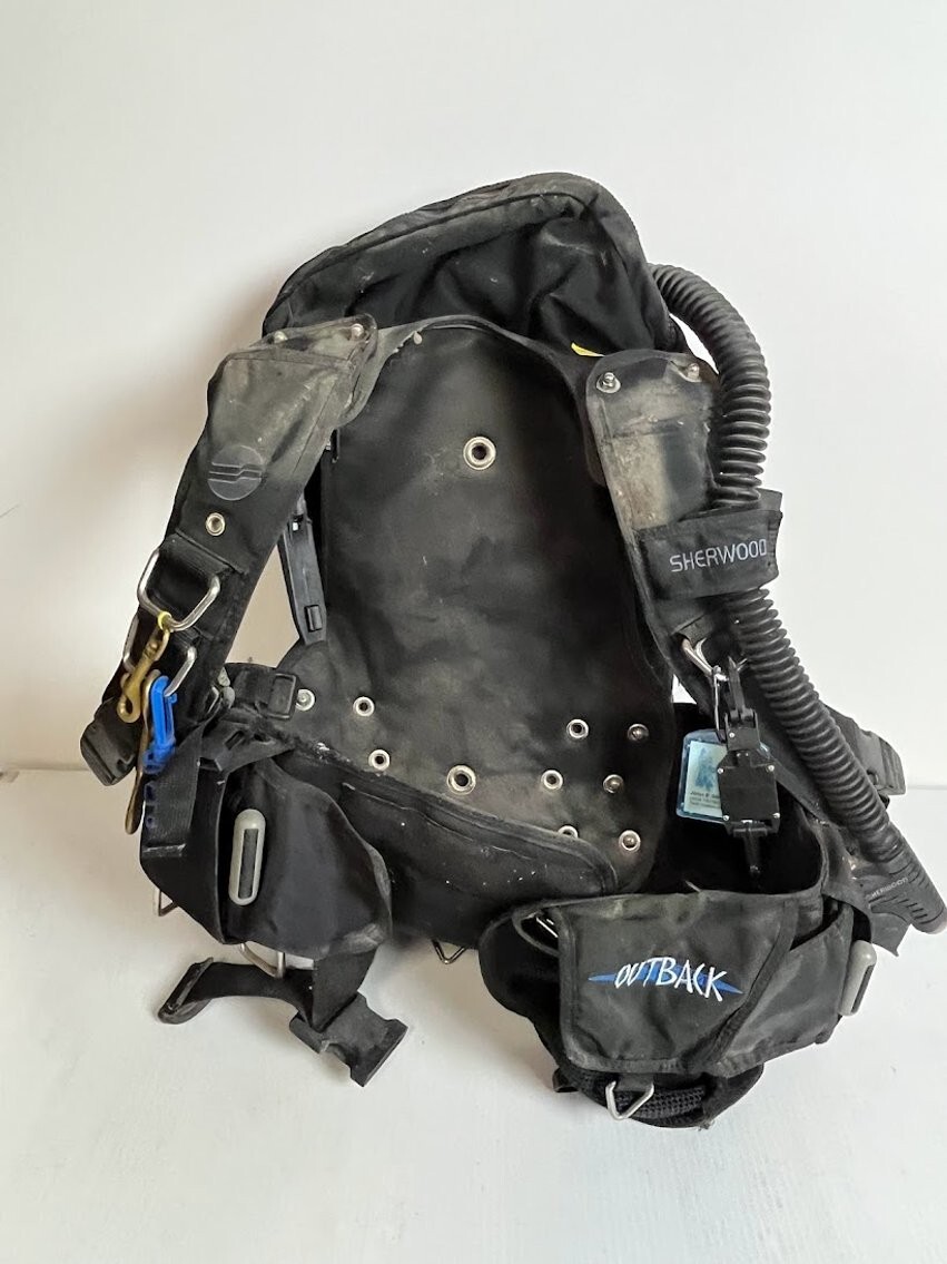 Sherwood Outback Scuba Diving BCD Buoyancy Compensator SM  USED