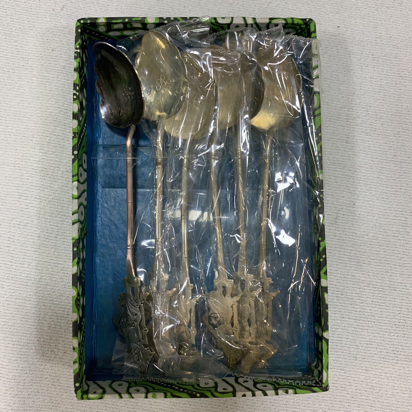 VNT Set Of 6 Tea Spoons Collectibles