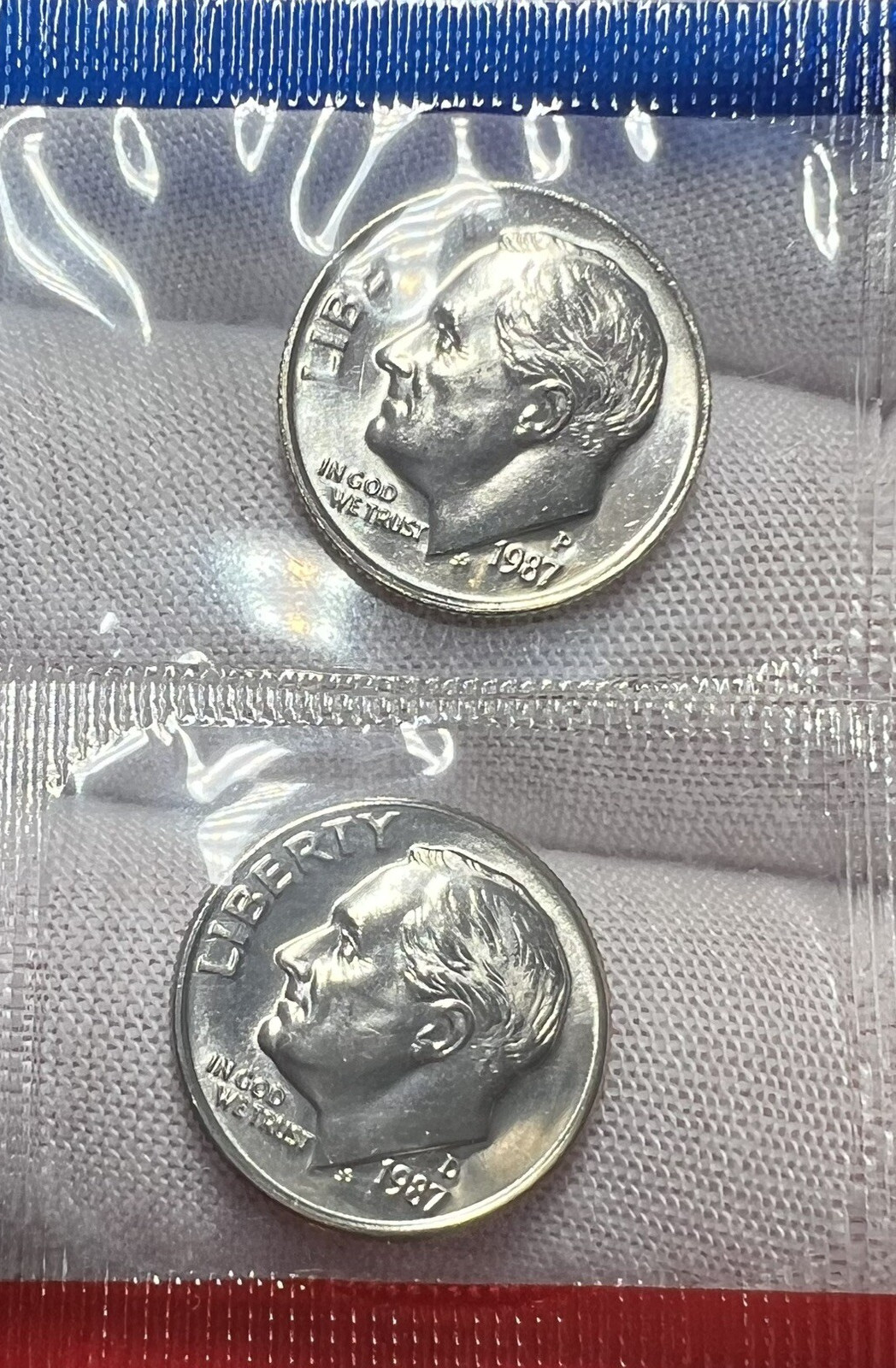 1987 P&D Roosevelt Dimes BU in Mint Cello receive both coins pictured #1257