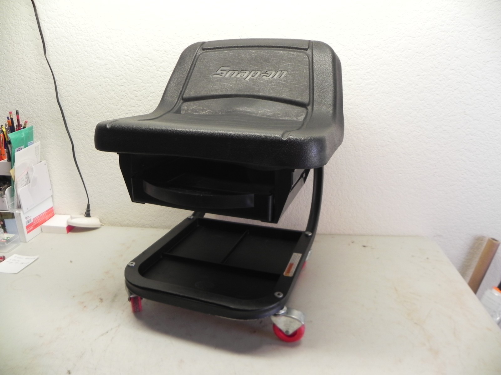 Snap-On Creeper Chair Black Vinyl/Steel/Integrated Storage Drawer/Parts Tray