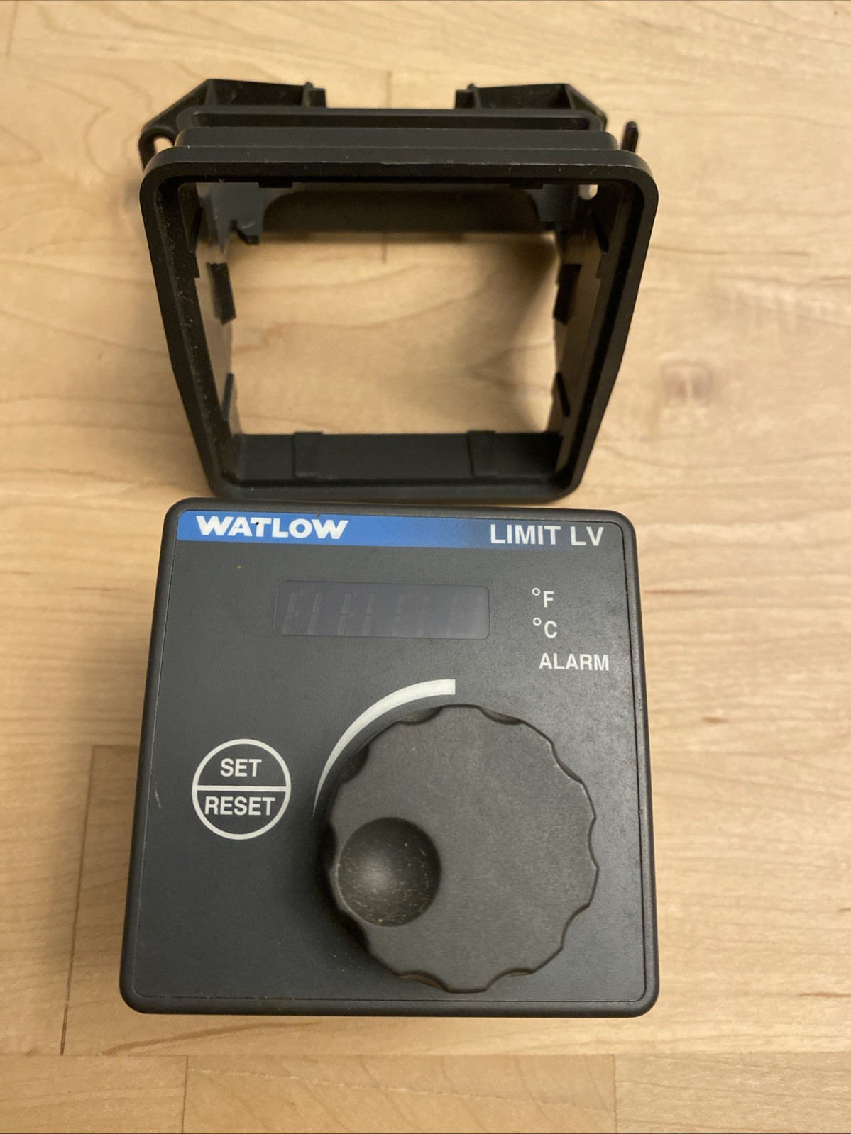 Watlow Limit Temperature Controller LVC6HW02500430A TYPE J 120 VOLT