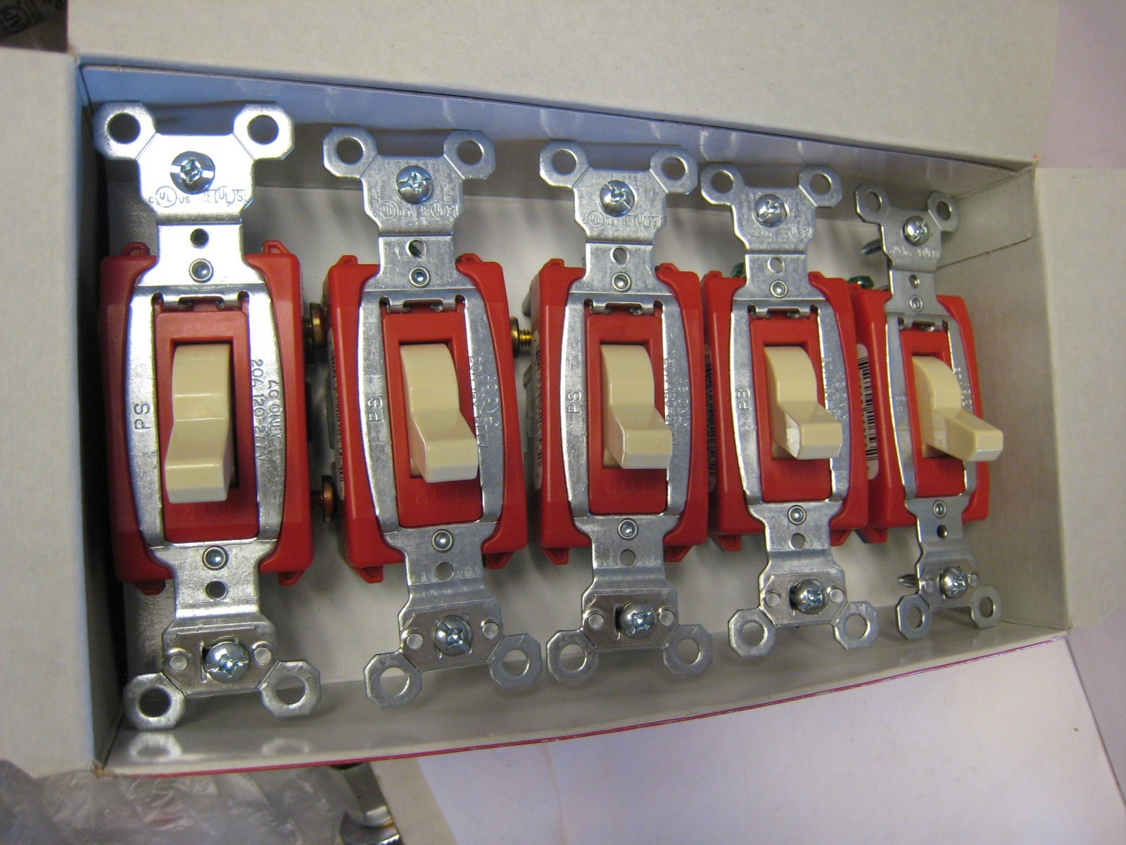 Box LOT OF 10 Pass Seymour CS20AC3-I 20A 3 Way Commercial Toggle IVORY FREE SHIP