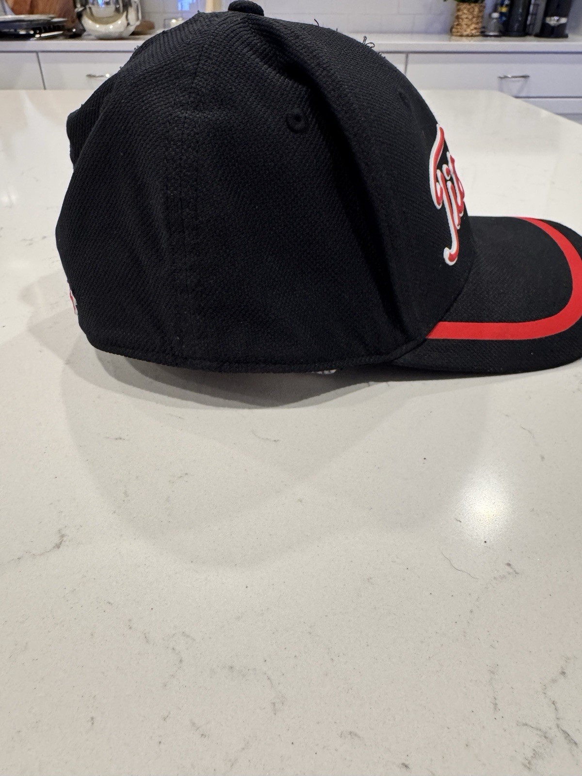 Titleist Golf Hat Black/Red S/M Fitted Cap – Excellent Condition