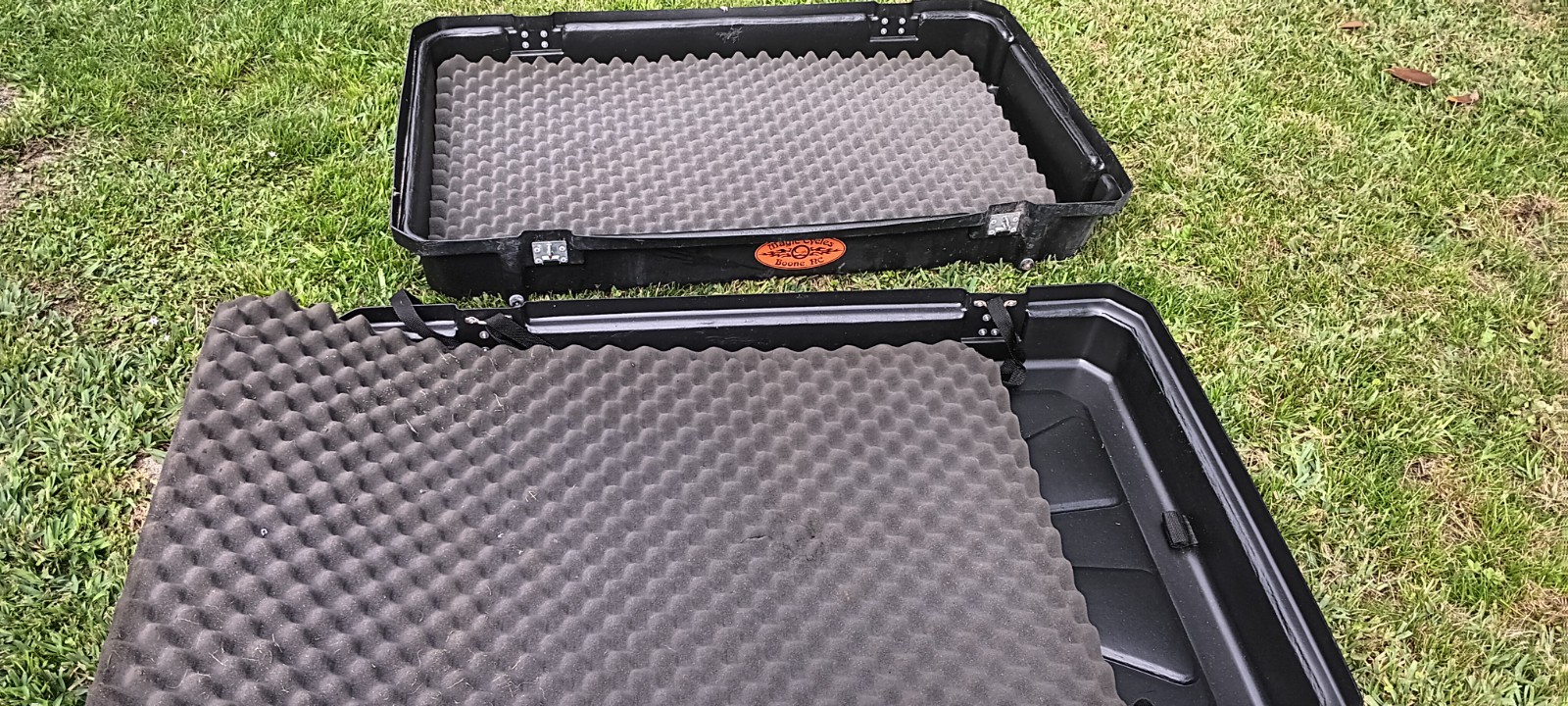 Serfas Bike Travel Crate, black, inner padding, straps, 45'' x 28'' x 10''