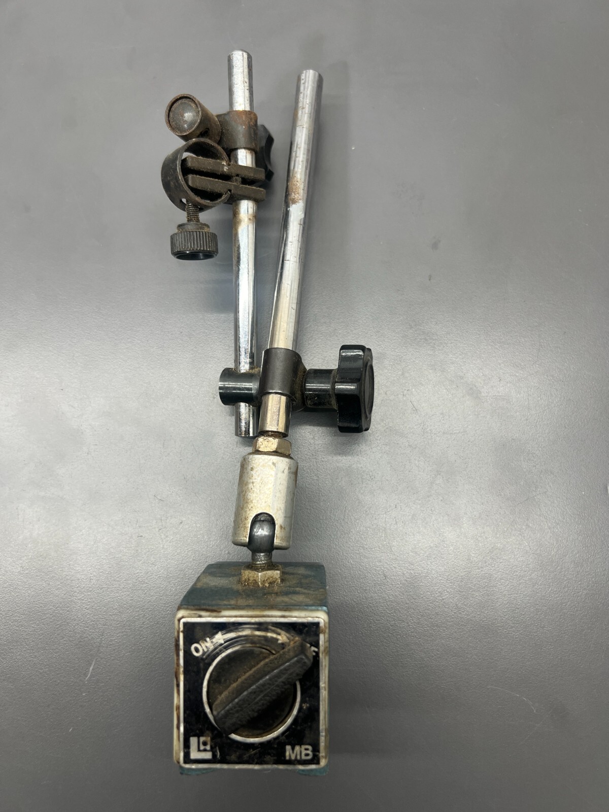 VINTAGE DOUBLE ROD MAGNETIC BASE HOLDER FOR DIAL TEST INDICATOR