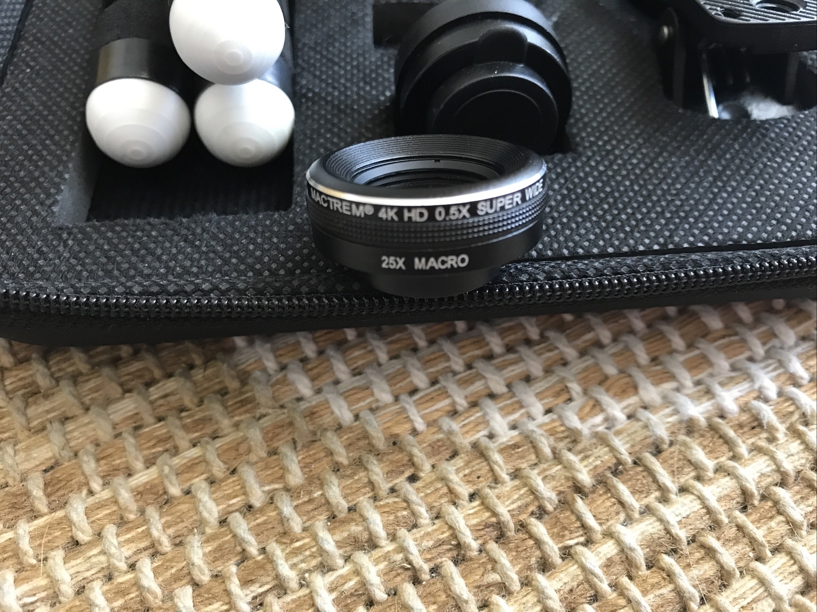 Mactrem 3 Camera Lenses Kit with Tripod for Smart Phone Camera