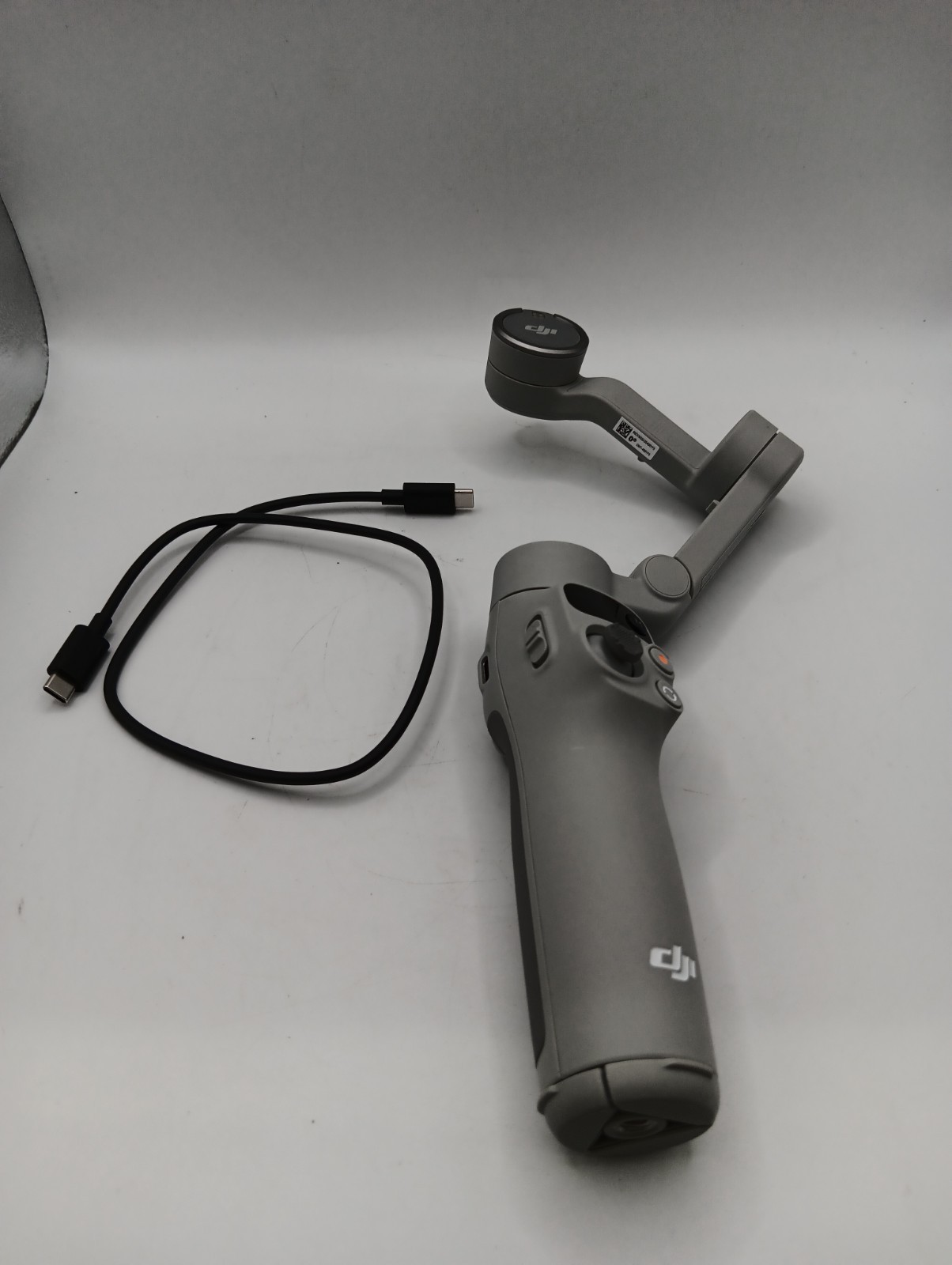 DJI Osmo Mobile 4 - Gimbal Stabilizer