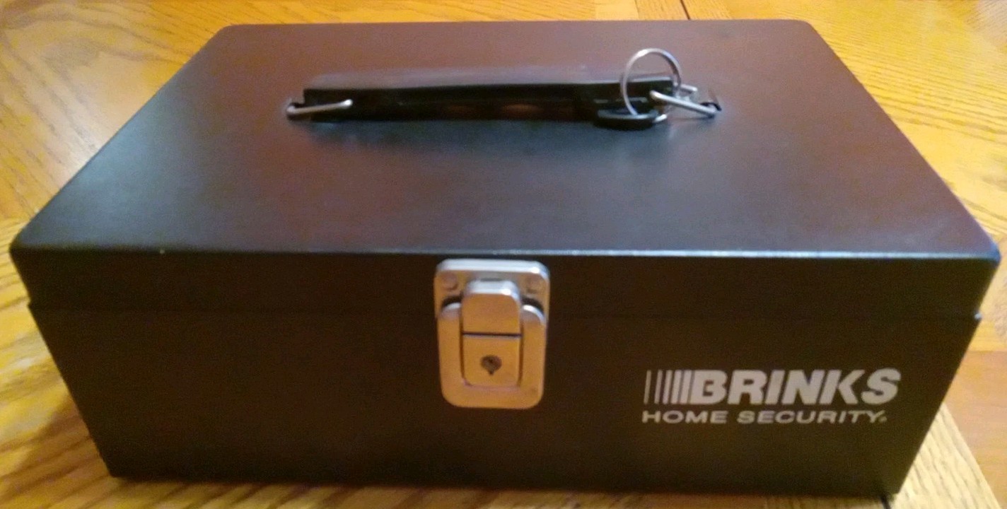 BRINKS HOME SECURITY BOX WITH KEY PREOWNED BLACK METAL CASHBOX
