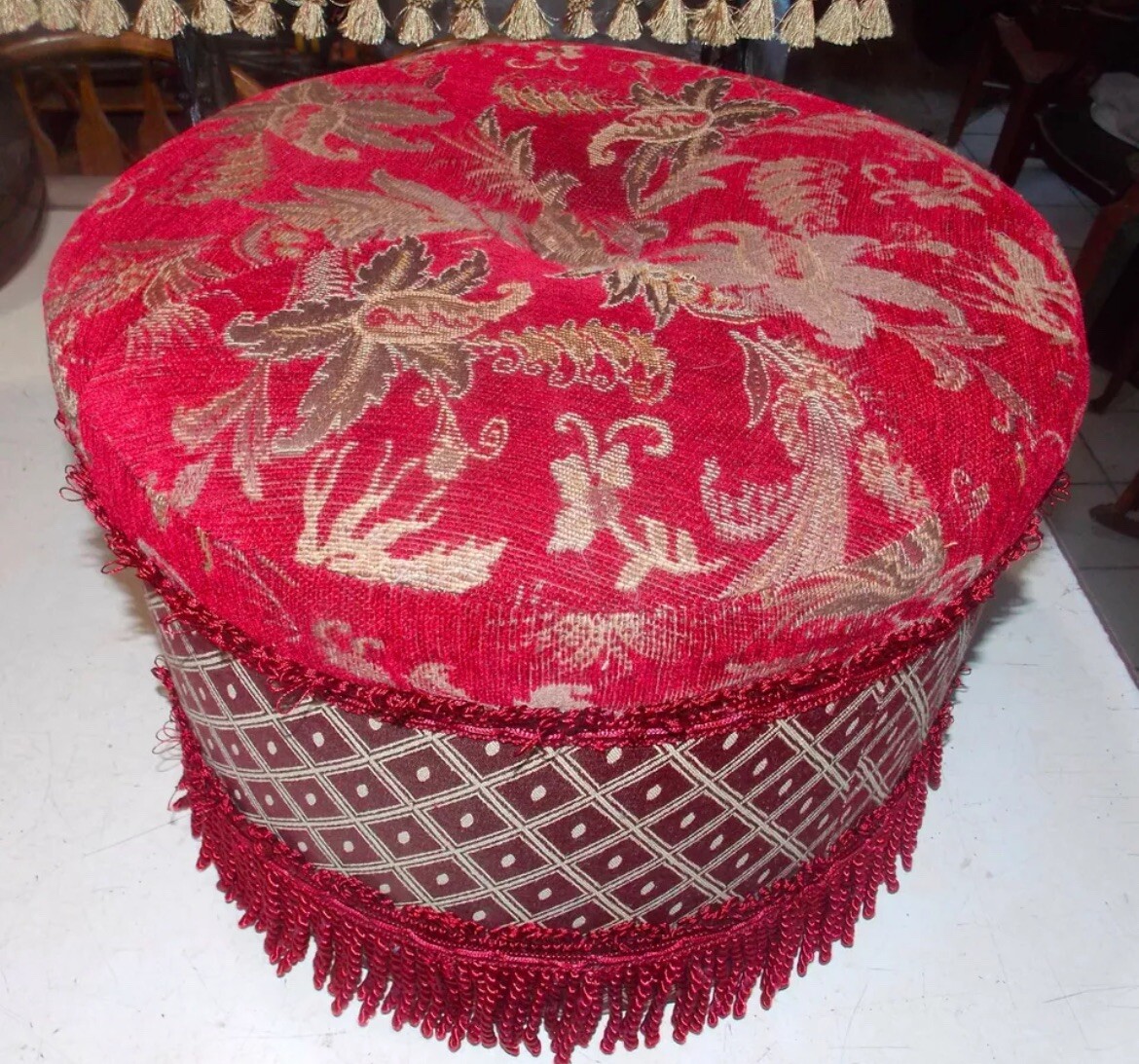 Round Red Victorian Footstool / Stool (RP-FS-19)