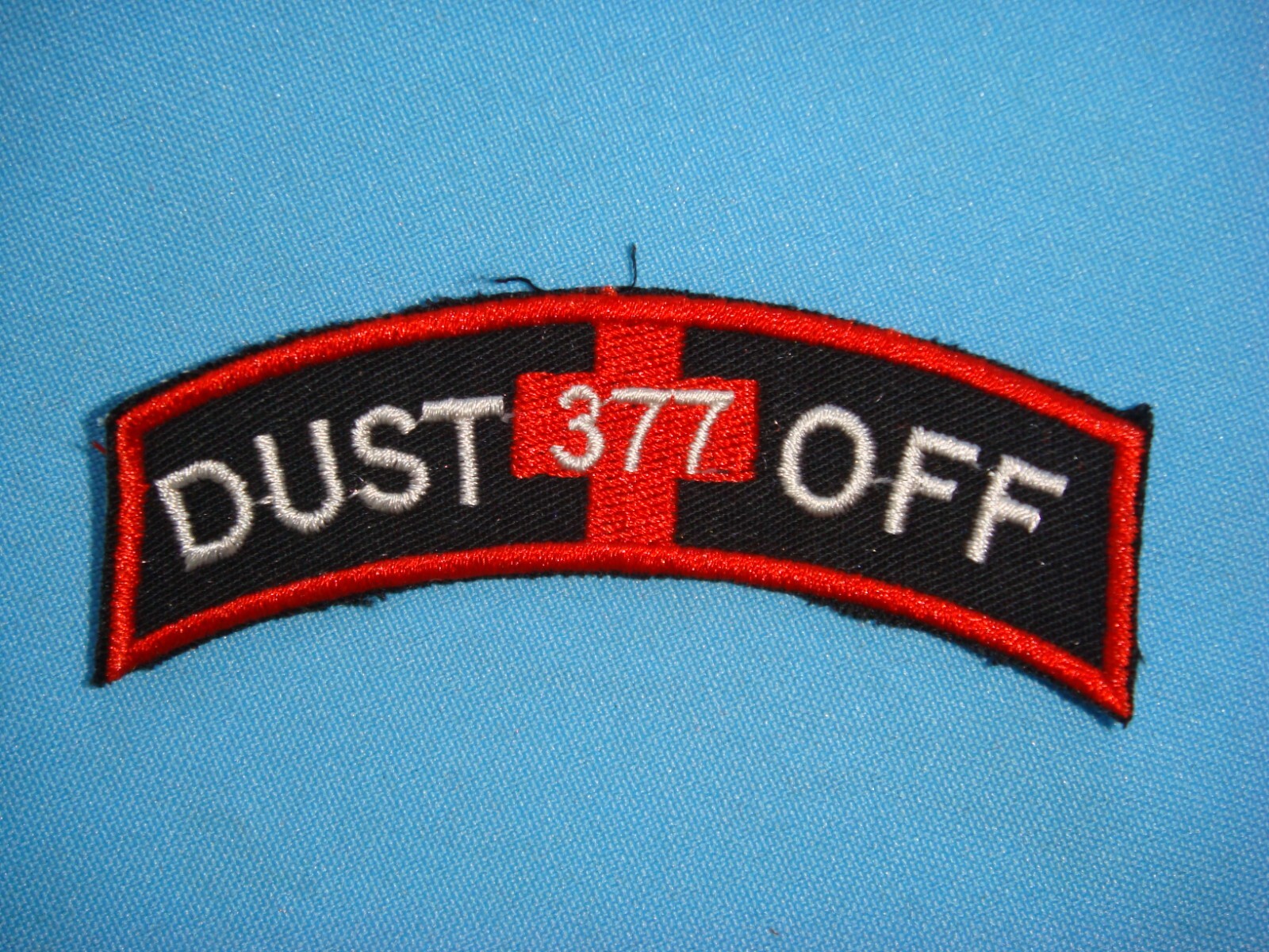 VIETNAM WAR TAB PATCH, US 377th MEDICAL DETACHMENT DUST OFF