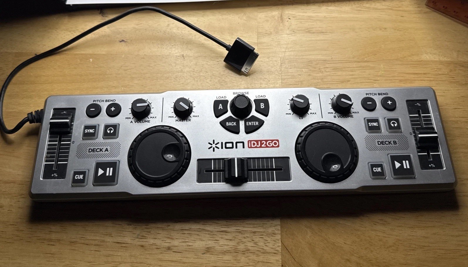 iDJ2GO DJ System For iPad iPhone & iPod Touch DJ UNTESTED