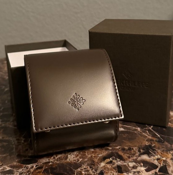 Elegant Dark Brown Leather Watch Storage Travel Case Patek Philippe New 2026