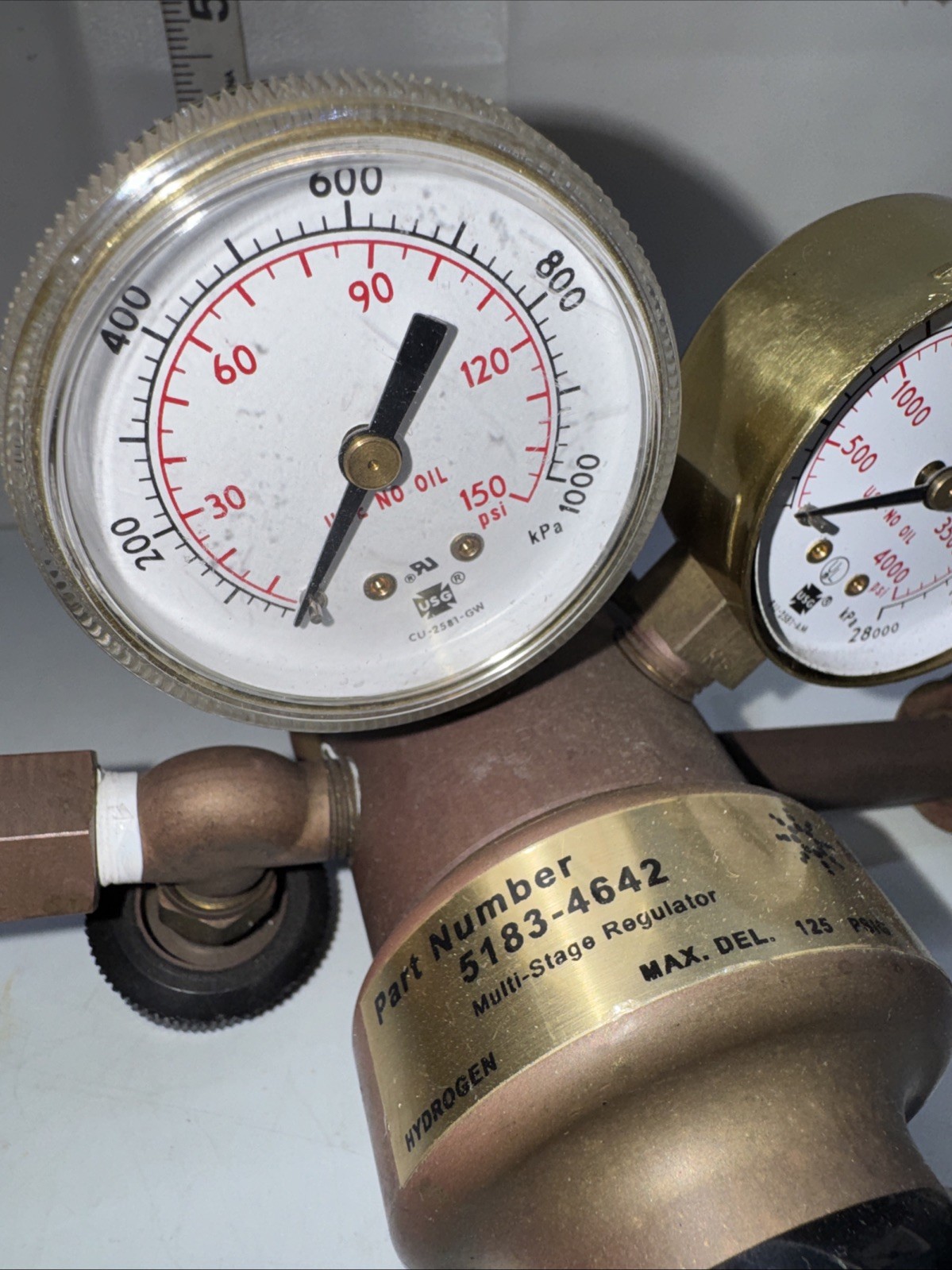 AGILENT 5183-4642 MULTI-STAGE REGULATOR. Placarded "Hydrogen”
