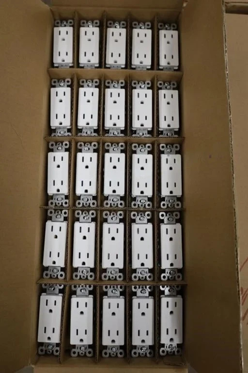 *QTY 100* Legrand  885TRW 15 Amp Tamper Resistant Decorator Duplex Outlet WHITE