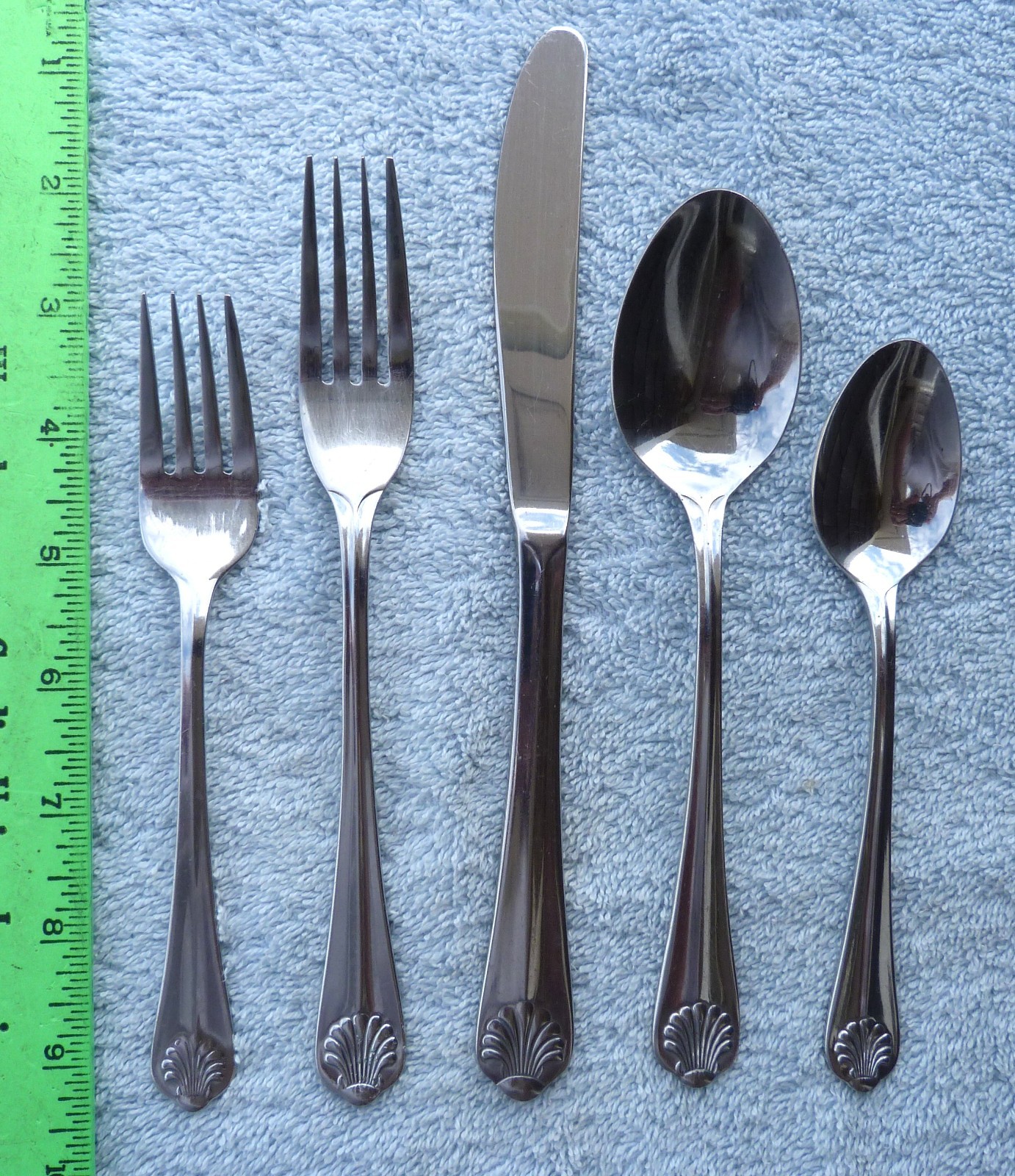 FARBERWARE Stainless Jubilee pattern 5 piece setting 2 forks, 1 knife, 2 spoons