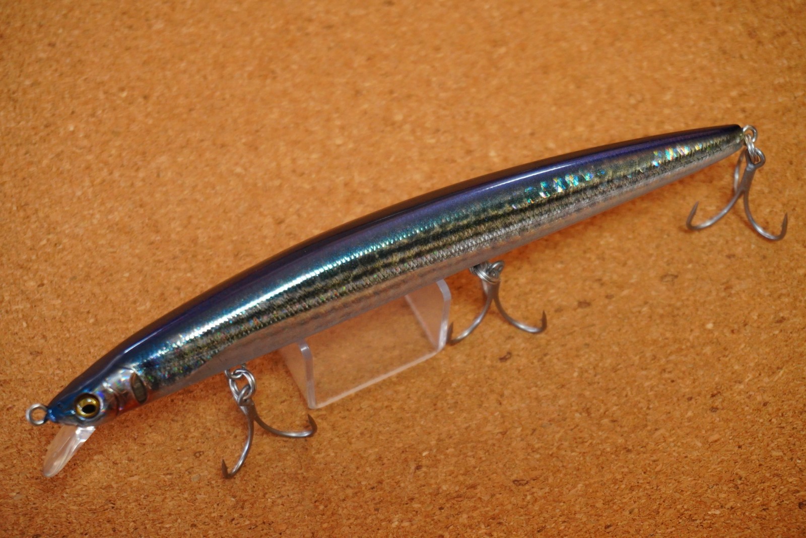 Megabass    Cookai Slim 140 F     (K444D3