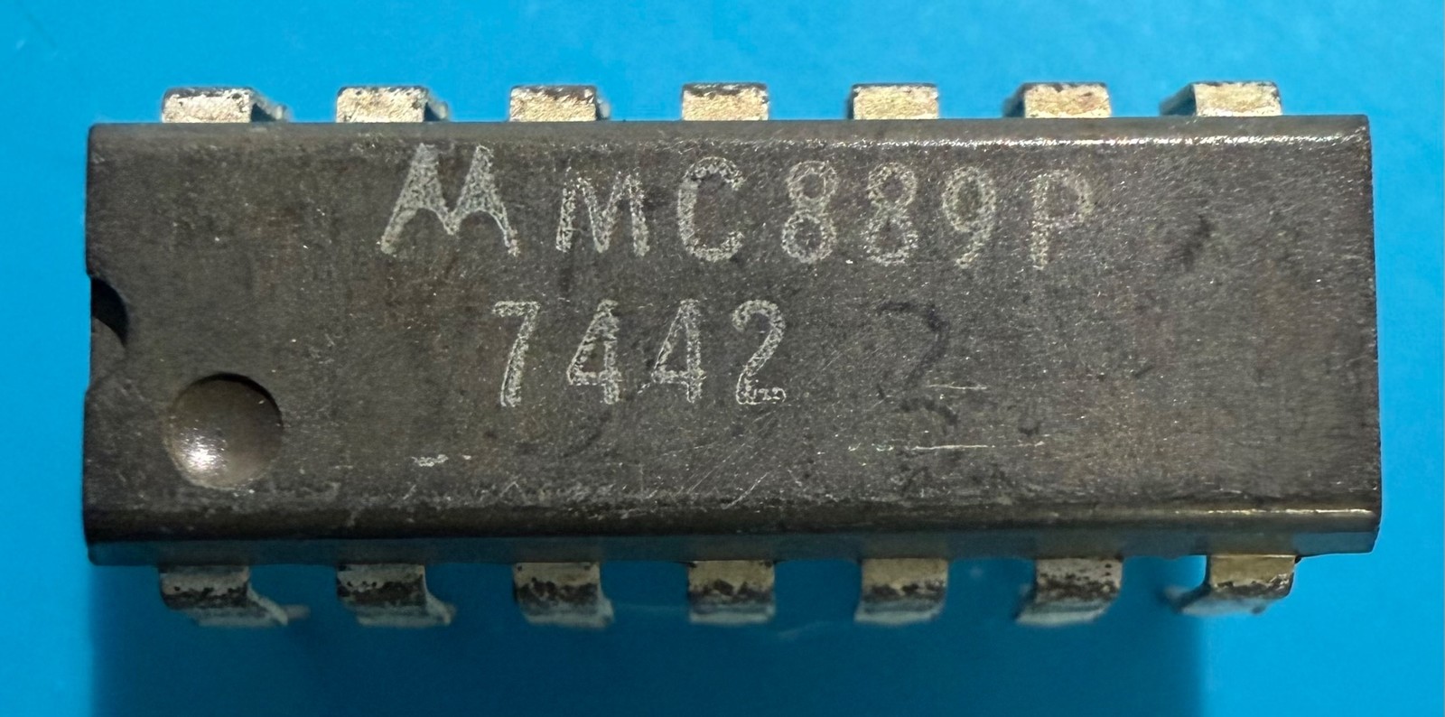 Motorola MC889P Integrated Circuit