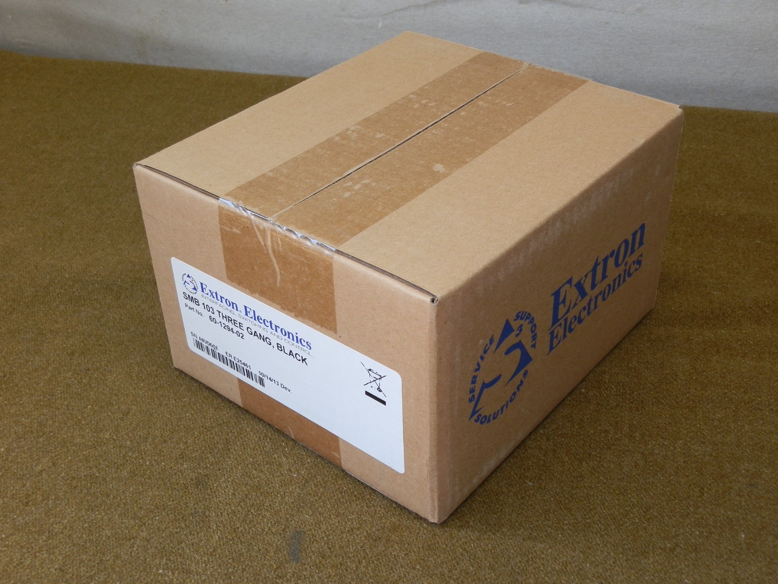 Extron  SMB 103 - Three Gang Surface Mount / Desktop Box (Black)