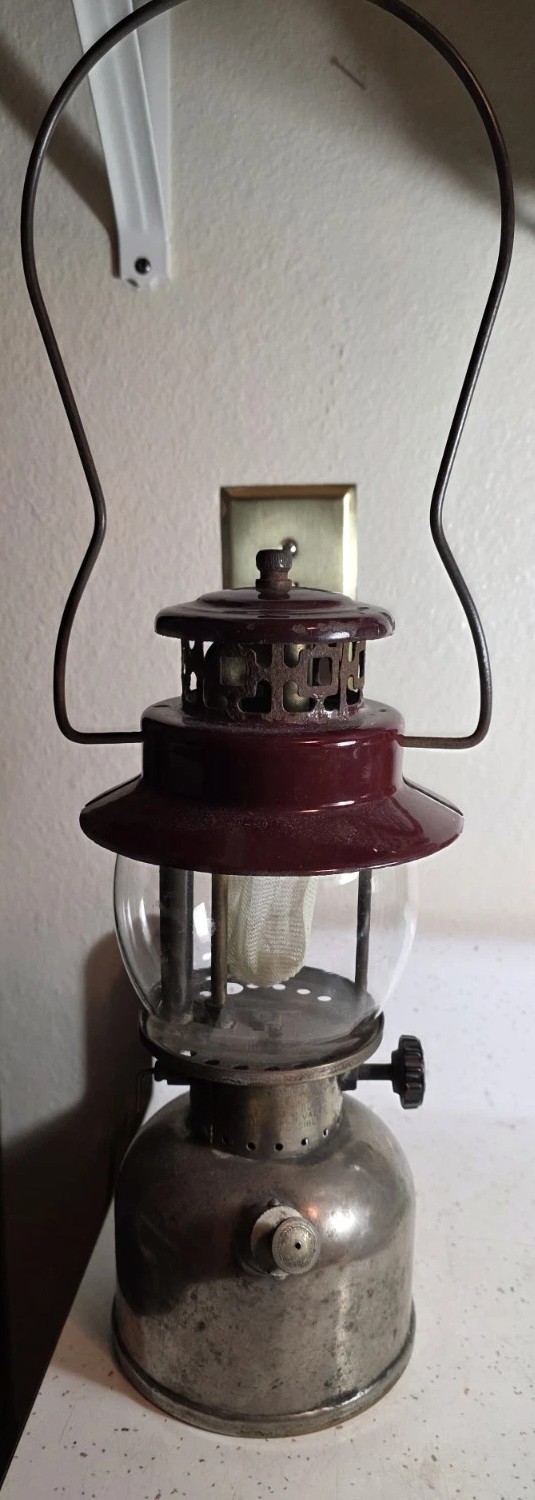 VINTAGE COLEMAN 242B SINGLE MANTLE LANTERN BURGUNDY TOP RARE EARLY MODEL