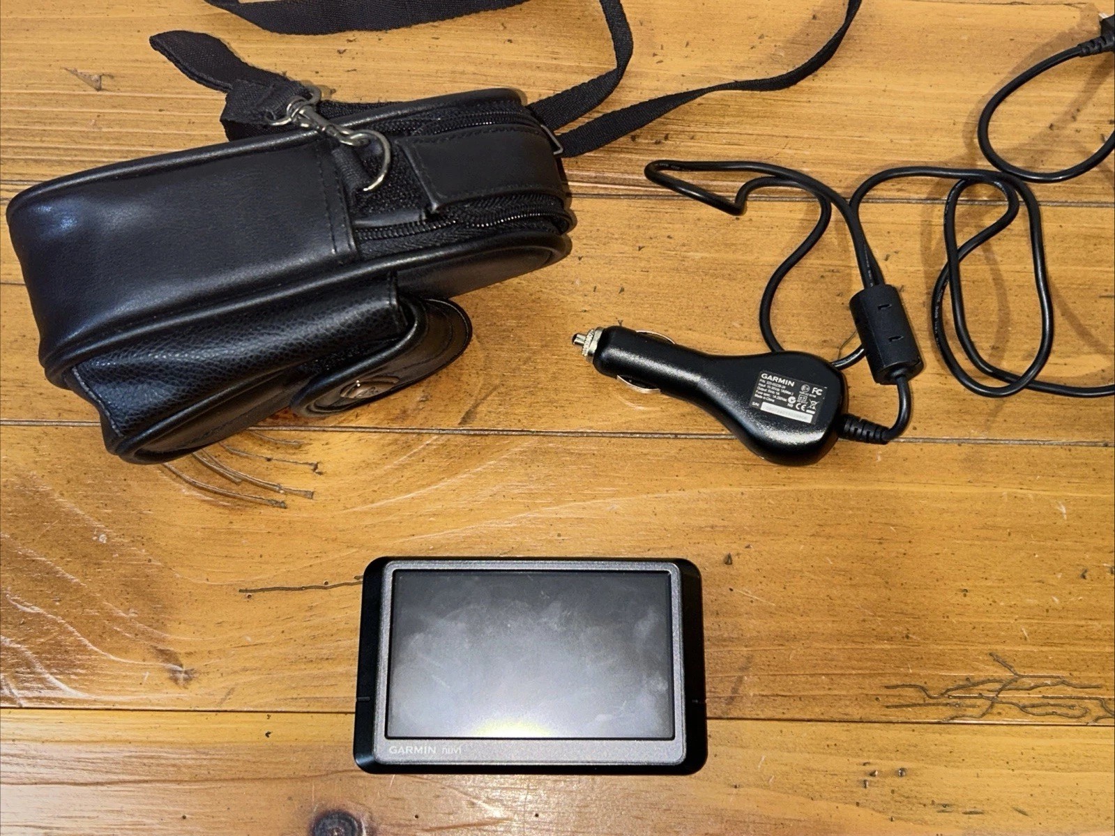 Garmin Nuvi 255W  Bundle With Bag And Charger Works