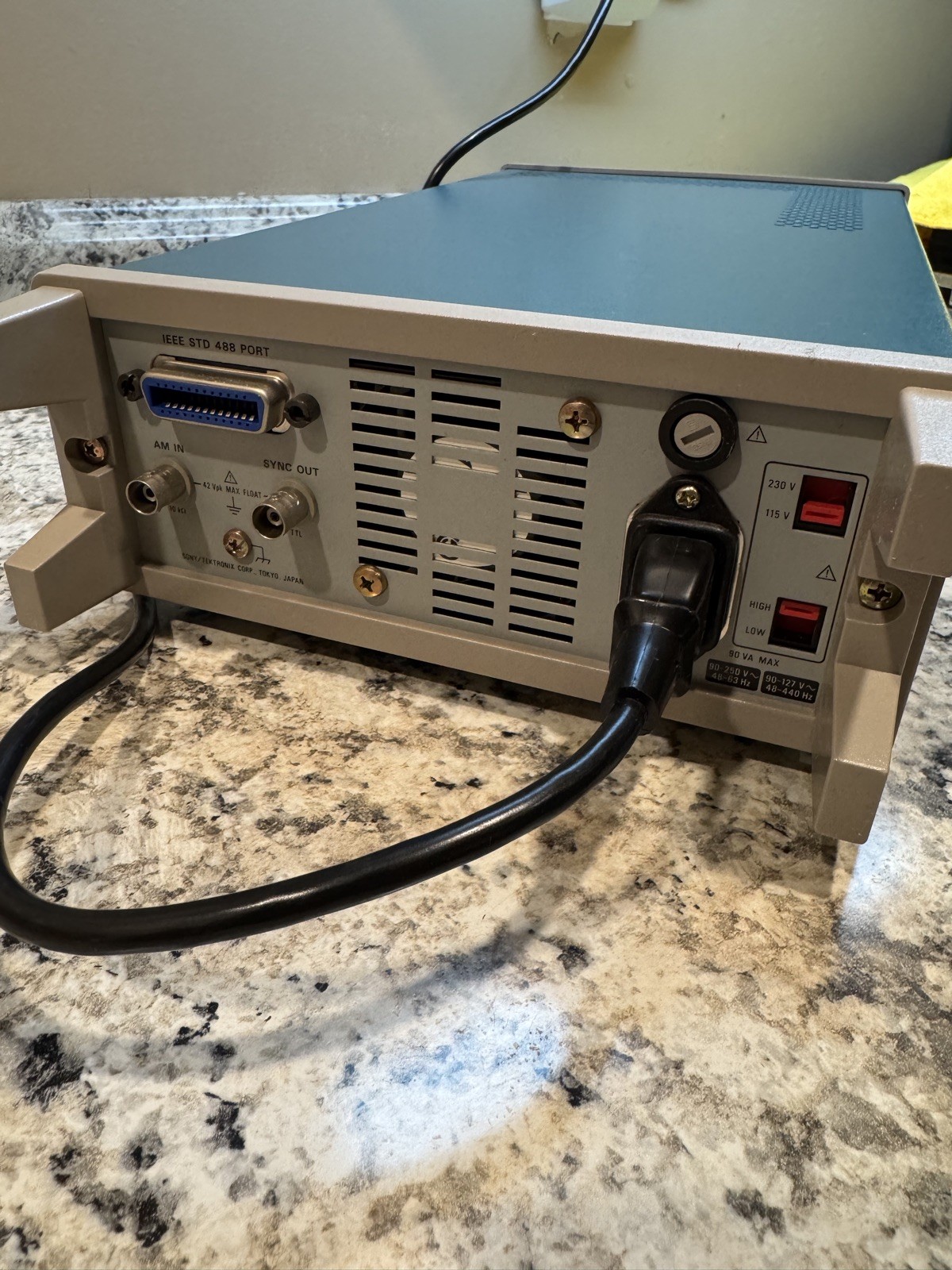 Sony Tektronix AFG310 Arbitrary Function Generator 16MHz - Powers On