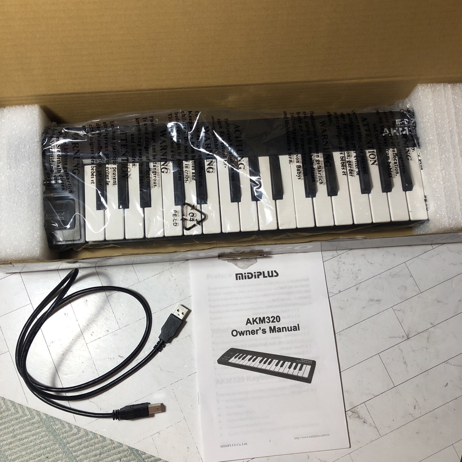 midiplus AKM320 32 Mini Size Key USB Midi Keyboard Controller UNUSED OPEN BOX